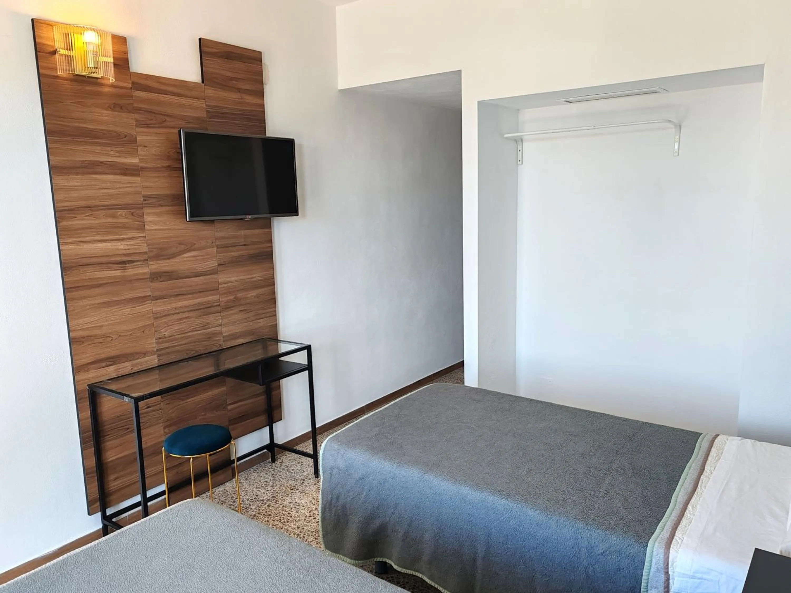 Twin Room with City View in Hotel OCTOPUS