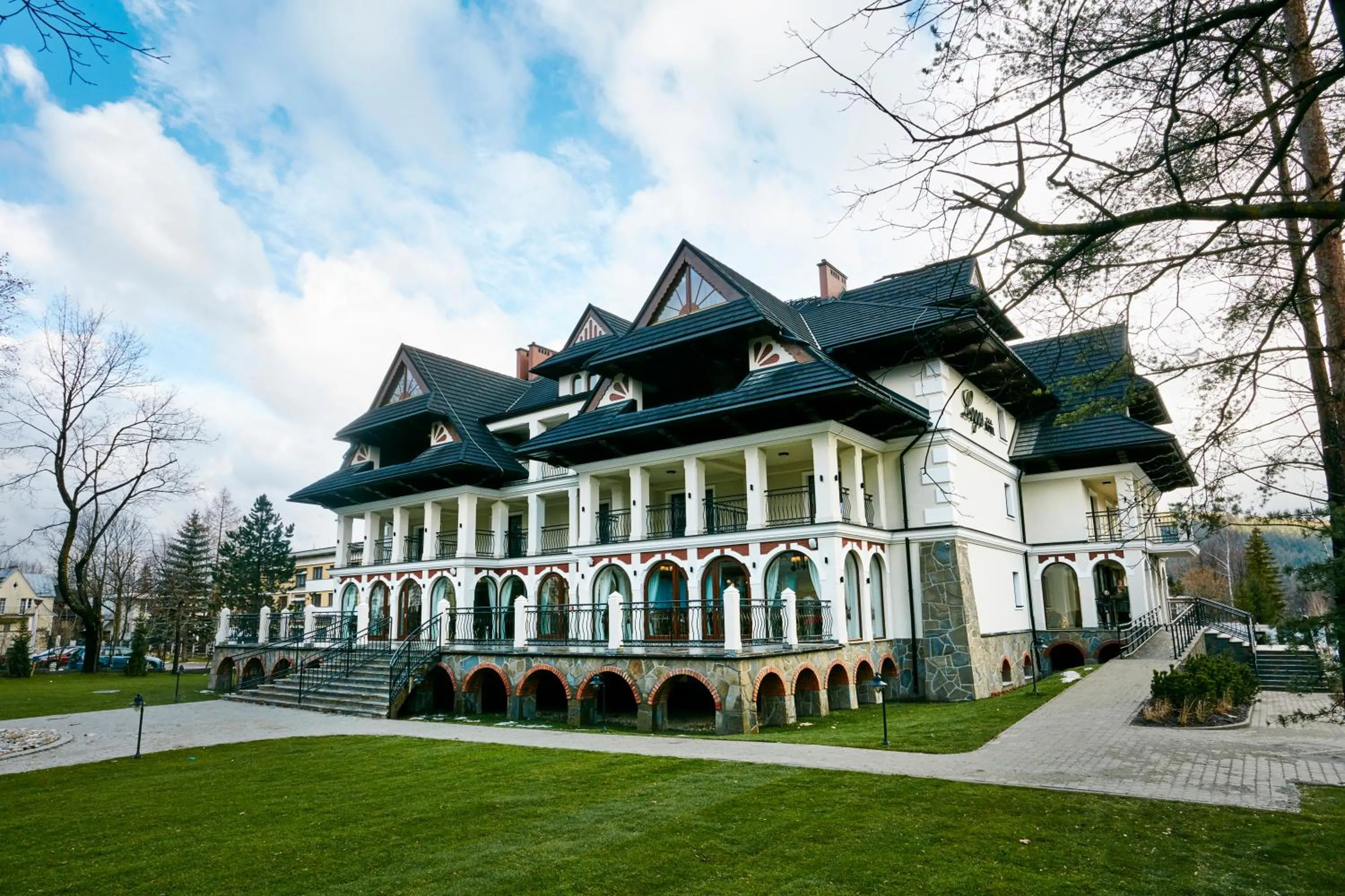Facade/entrance in Hotel Logos