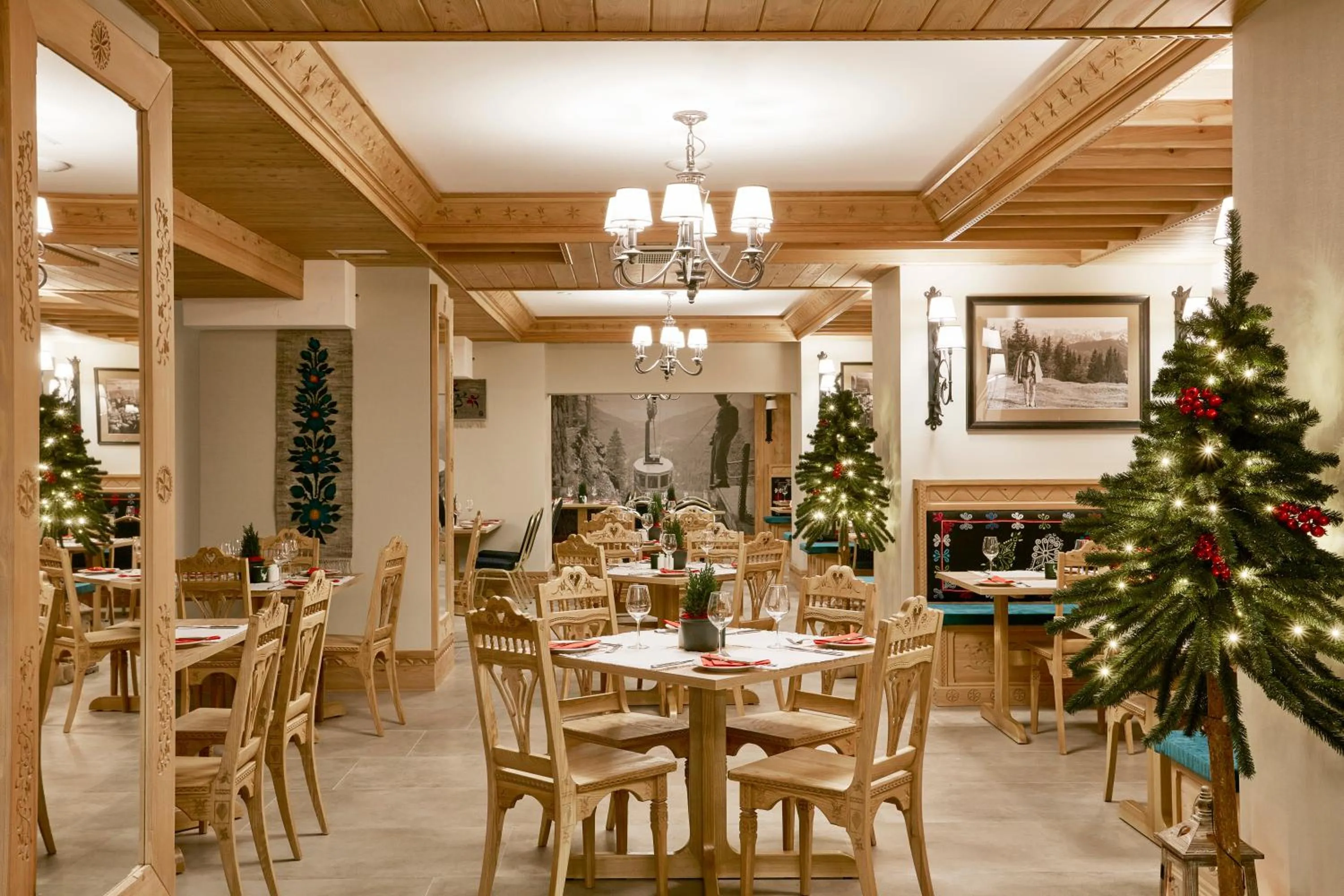 Restaurant/places to eat in Hotel Logos