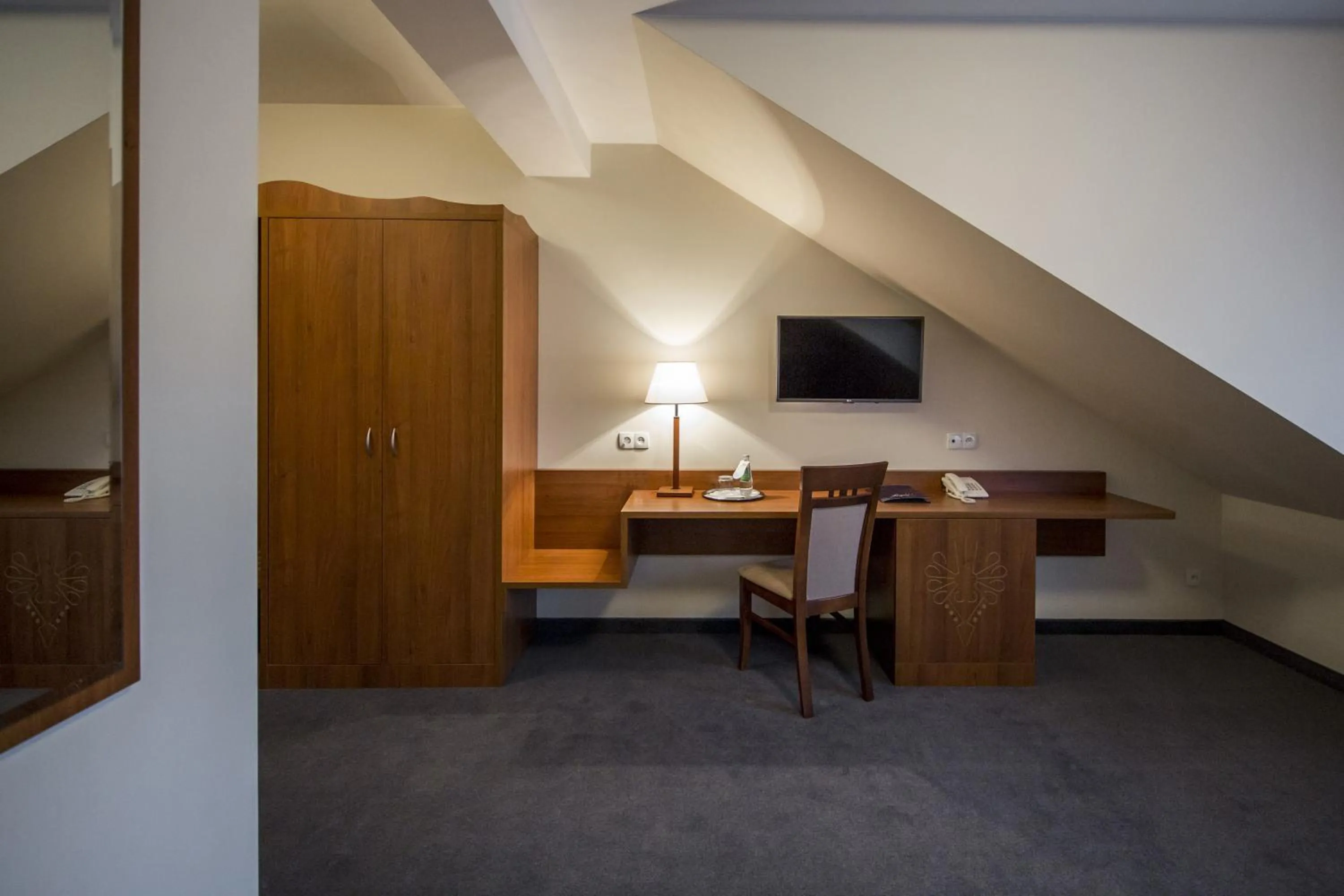 Photo of the whole room in Hotel Logos