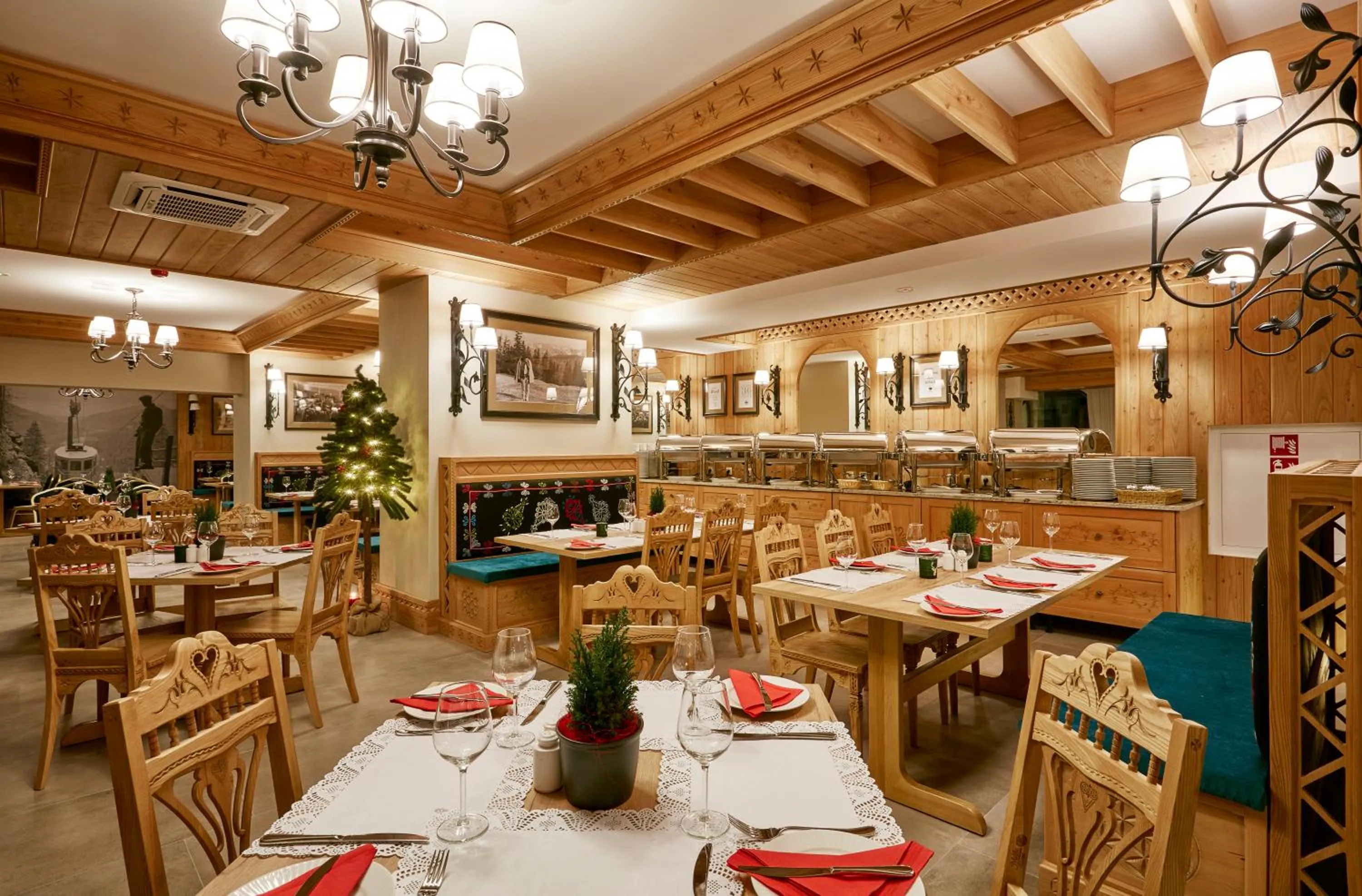 Restaurant/places to eat in Hotel Logos