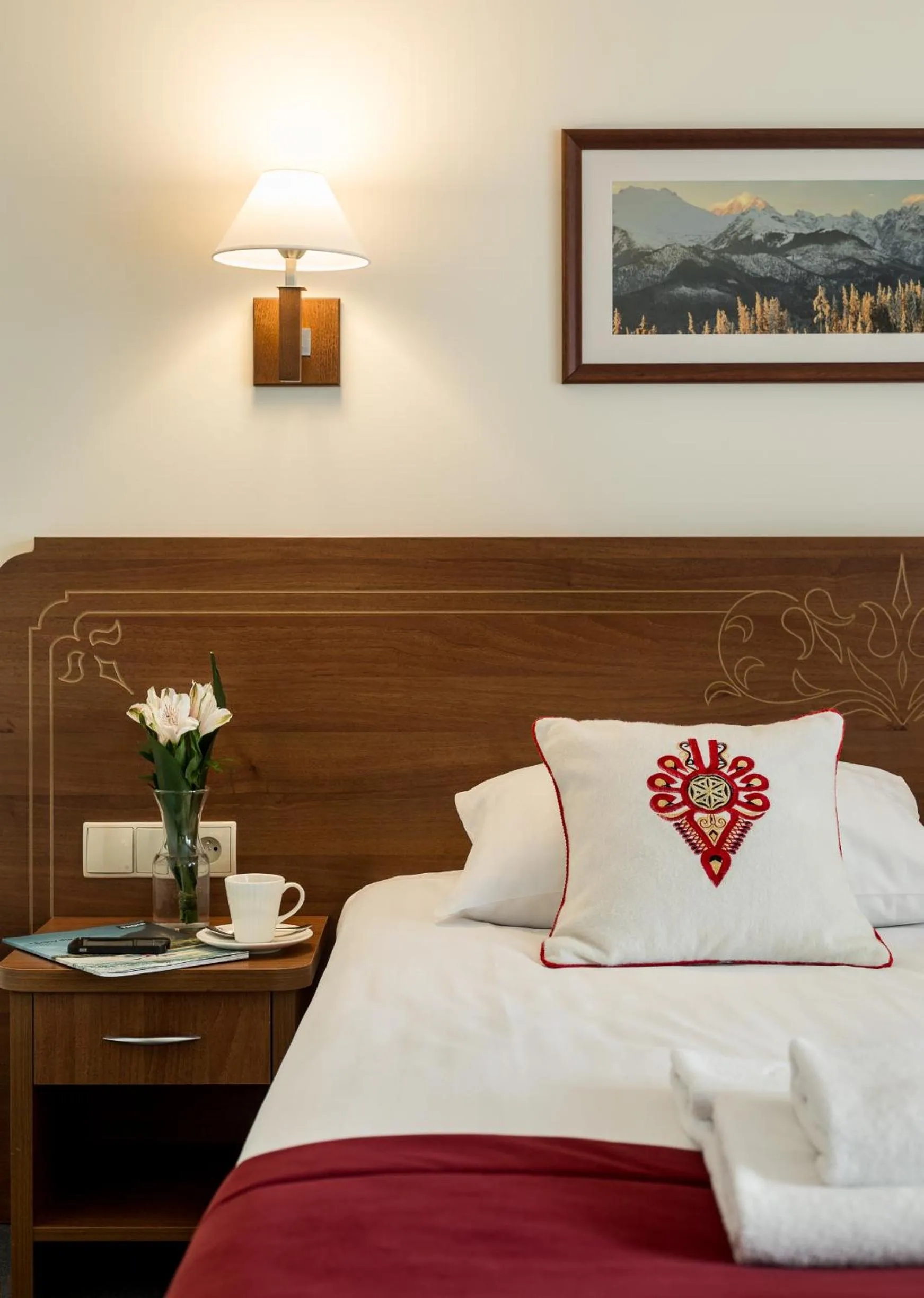 Photo of the whole room, Bed in Hotel Logos