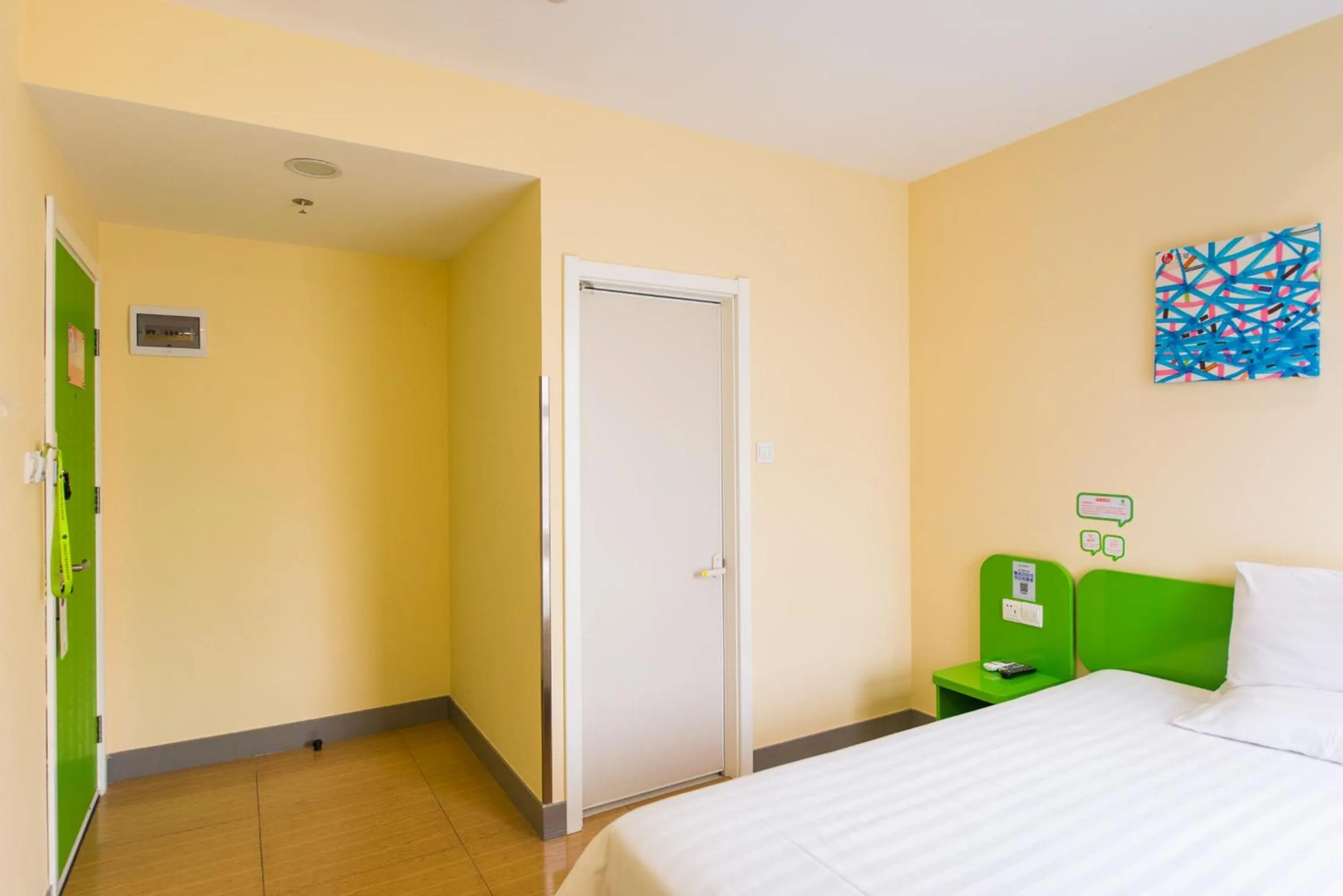 Decorative detail, Bed in Home Inn Shijiazhuang North 2nd Ring Road North Zhonghua Street