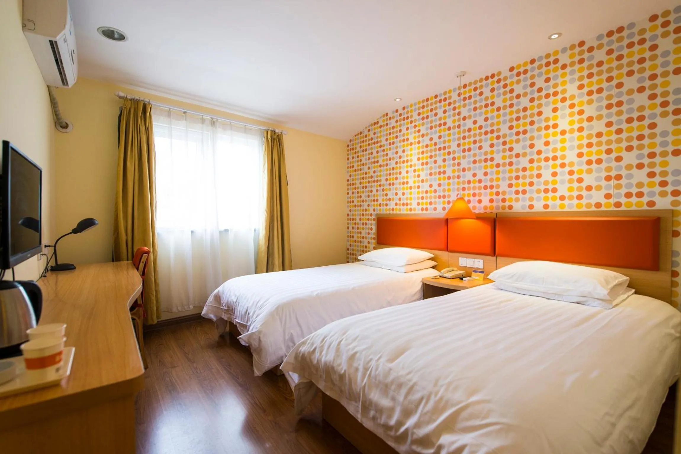 Photo of the whole room, Bed in Home Inn Shijiazhuang North 2nd Ring Road North Zhonghua Street
