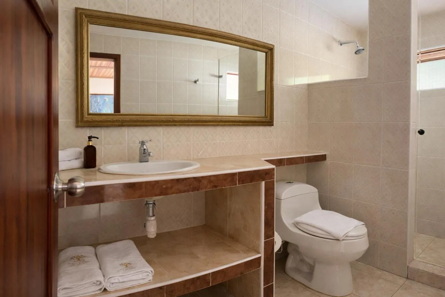 Shower in La Casa del Arbol