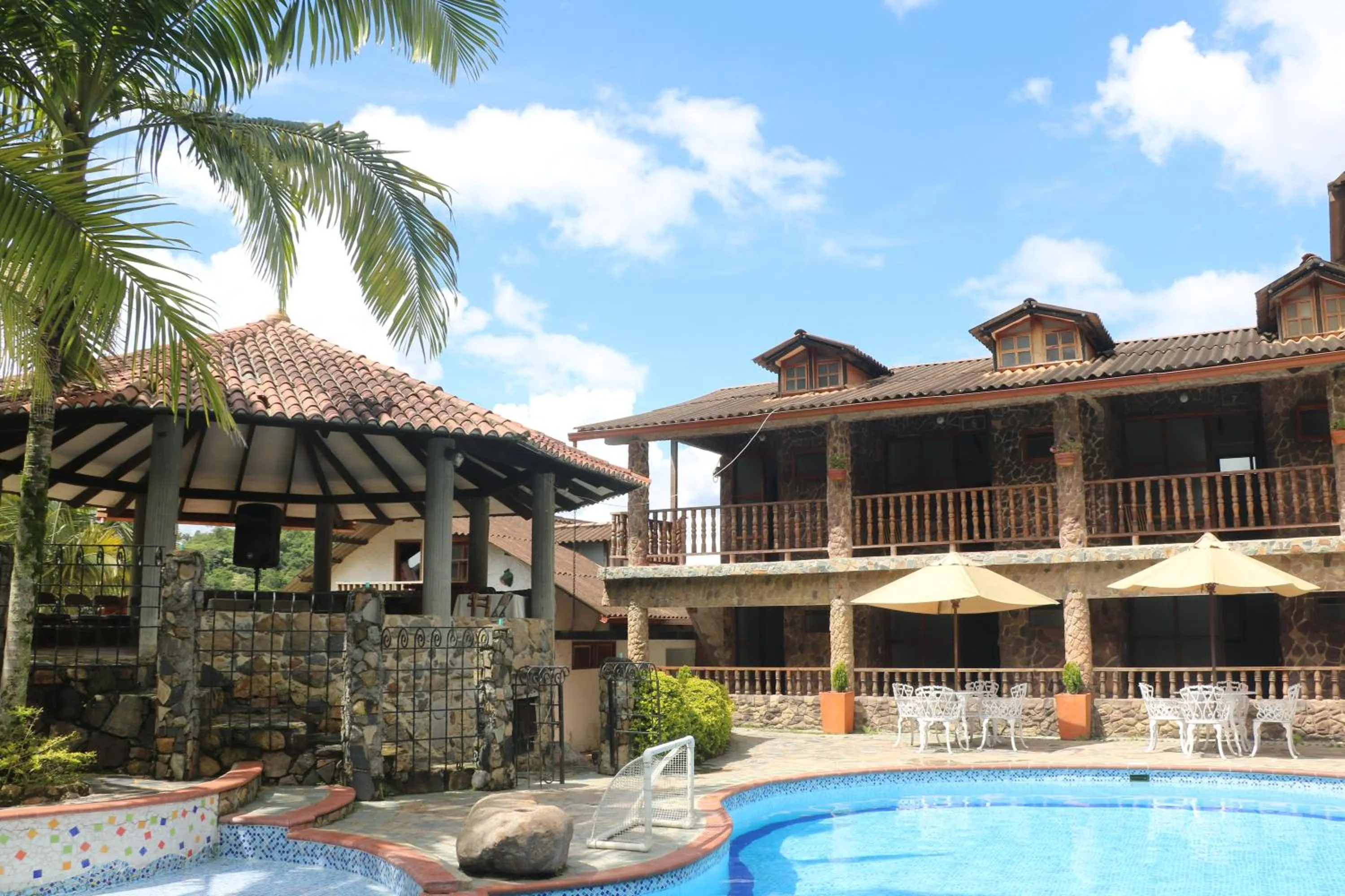 Swimming pool in La Casa del Arbol
