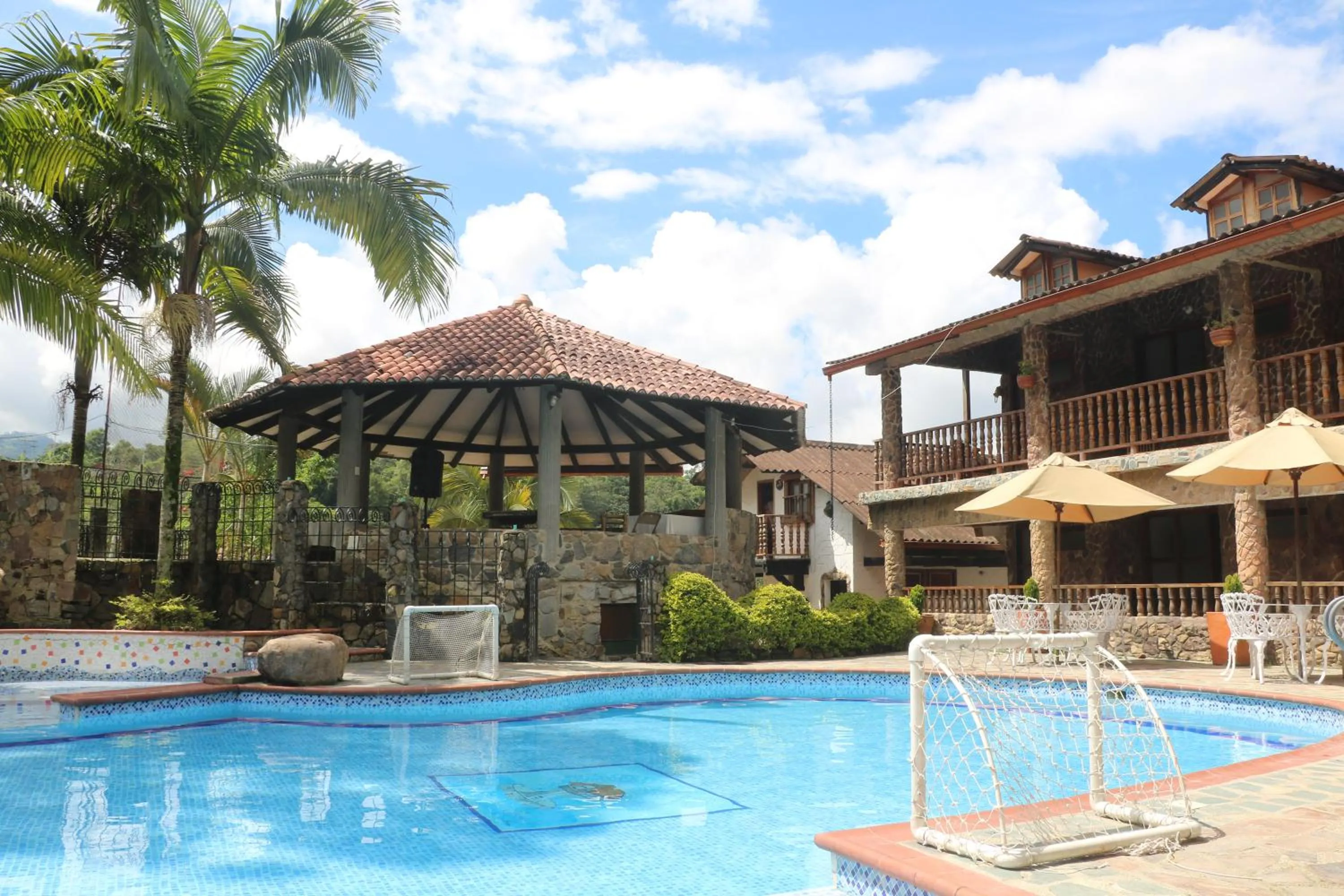 Swimming pool in La Casa del Arbol