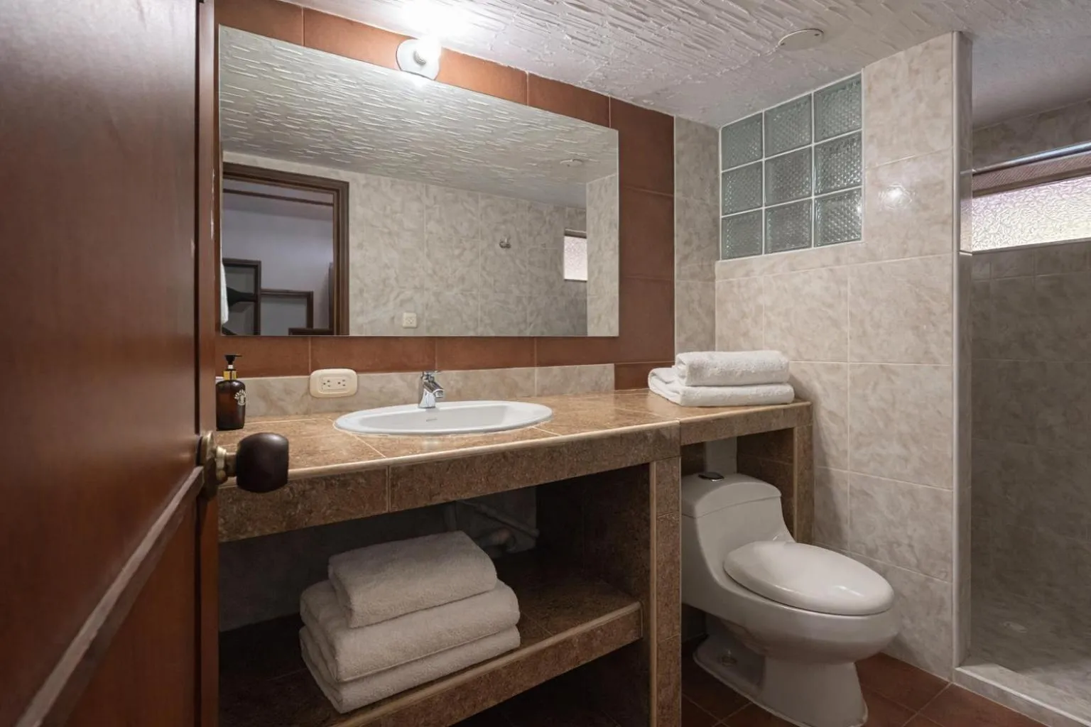 Shower in La Casa del Arbol