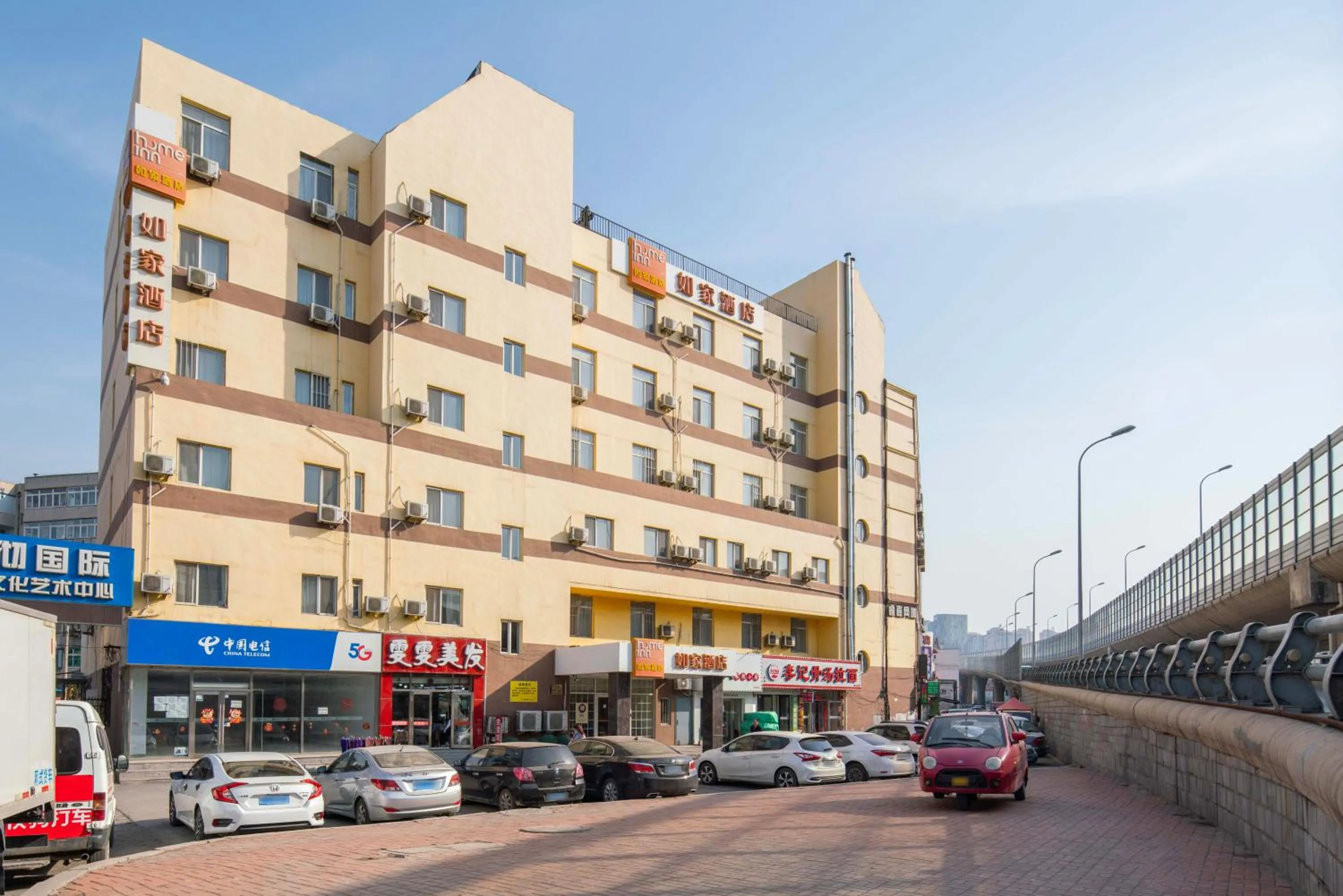 Off site in Home Inn Dalian North Railway Station