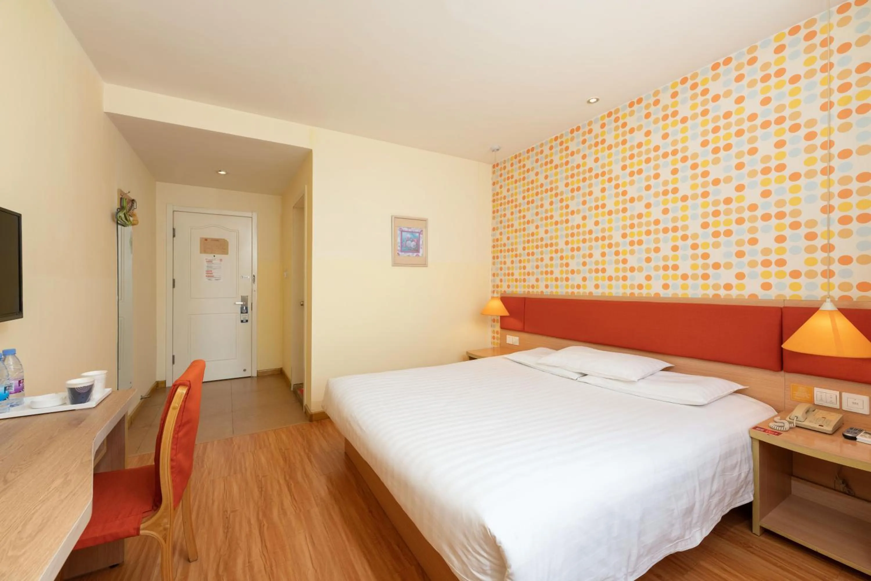 Photo of the whole room in Home Inn Dalian North Railway Station