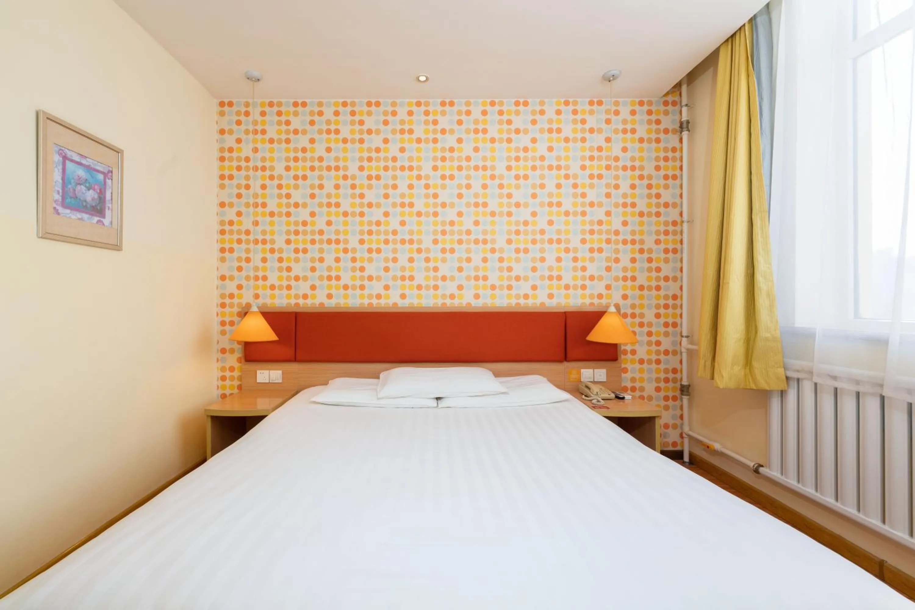 Bed in Home Inn Dalian North Railway Station