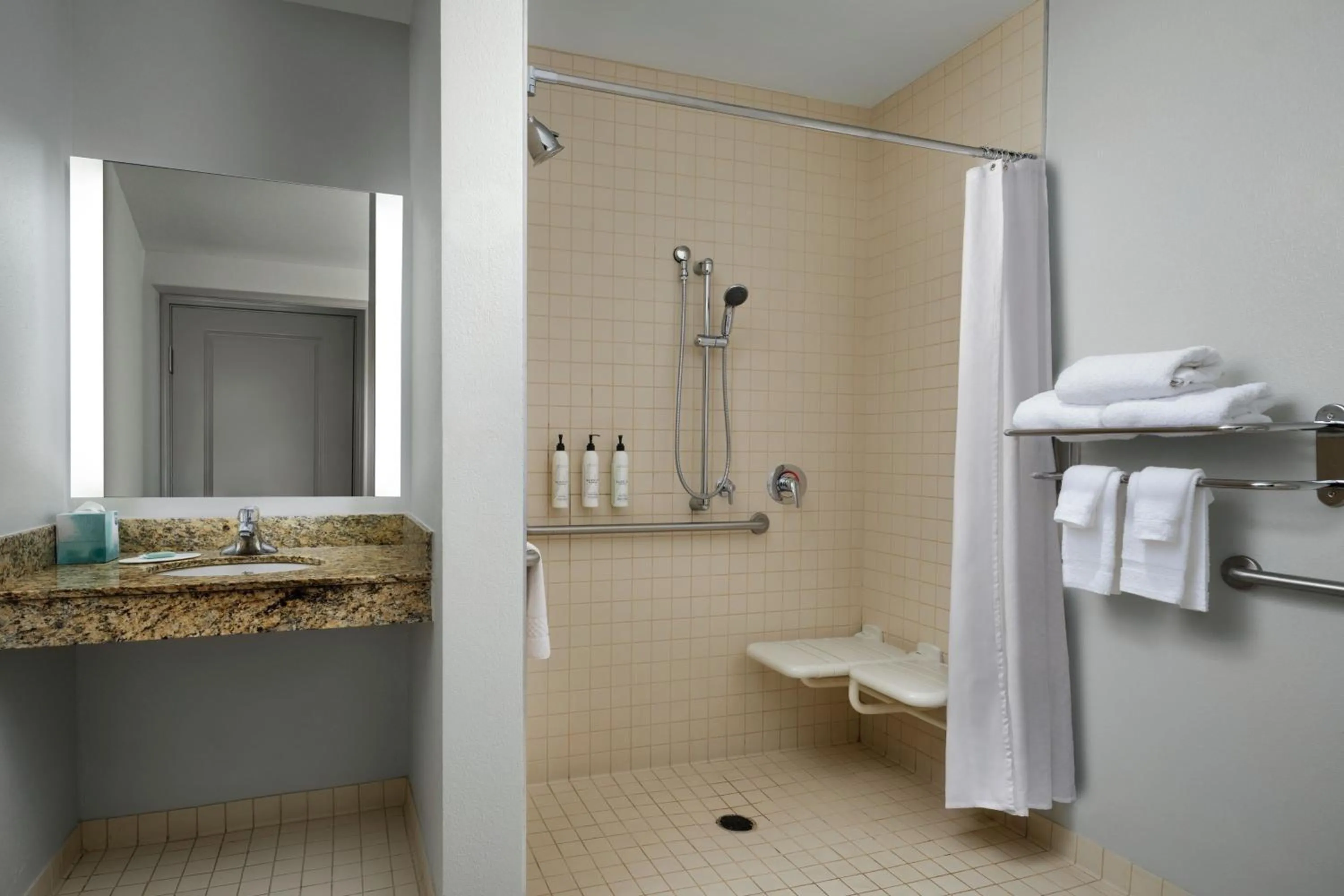 Bathroom in TownePlace Suites by Marriott Columbia Northwest/Harbison
