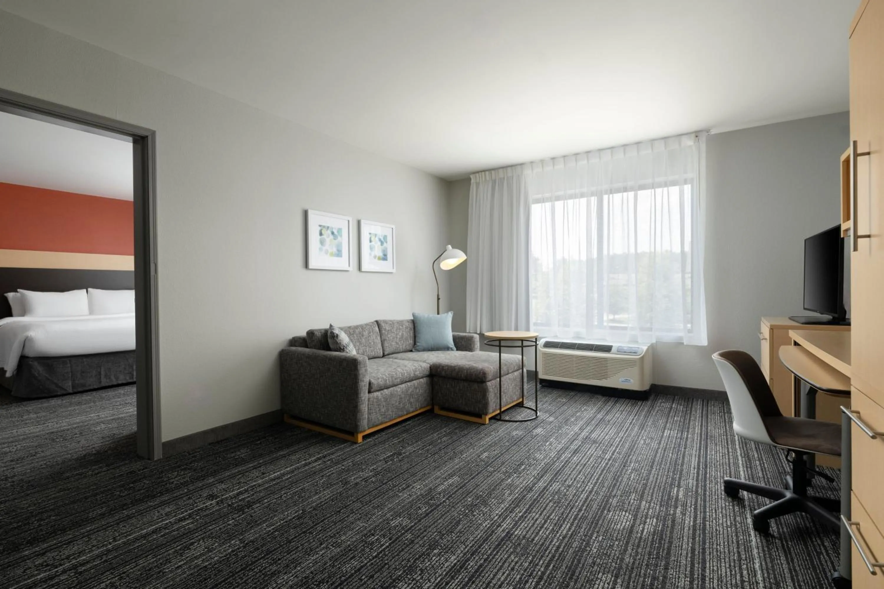 Living room, Bed in TownePlace Suites by Marriott Columbia Northwest/Harbison