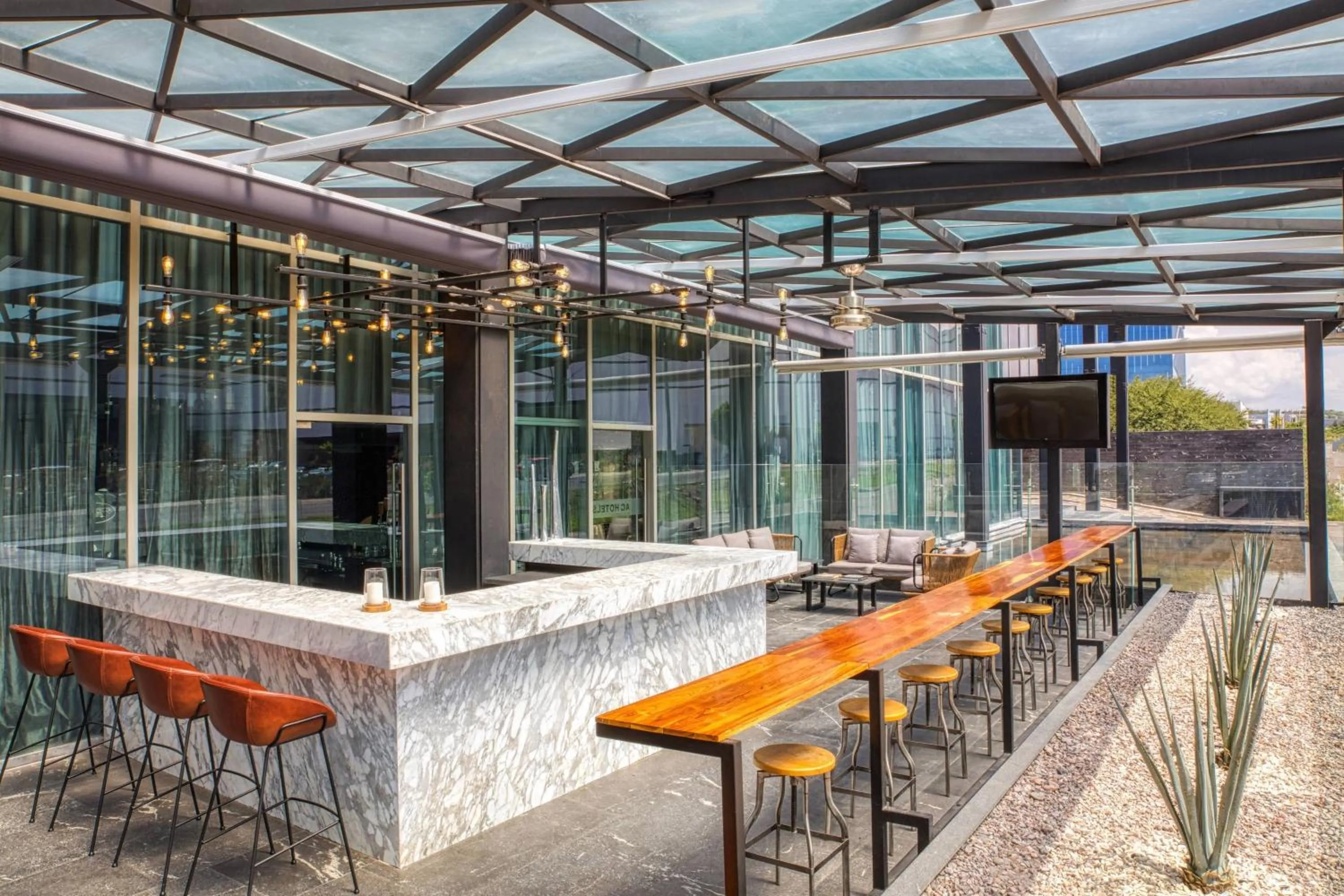 Lounge or bar in AC Hotel Queretaro Antea