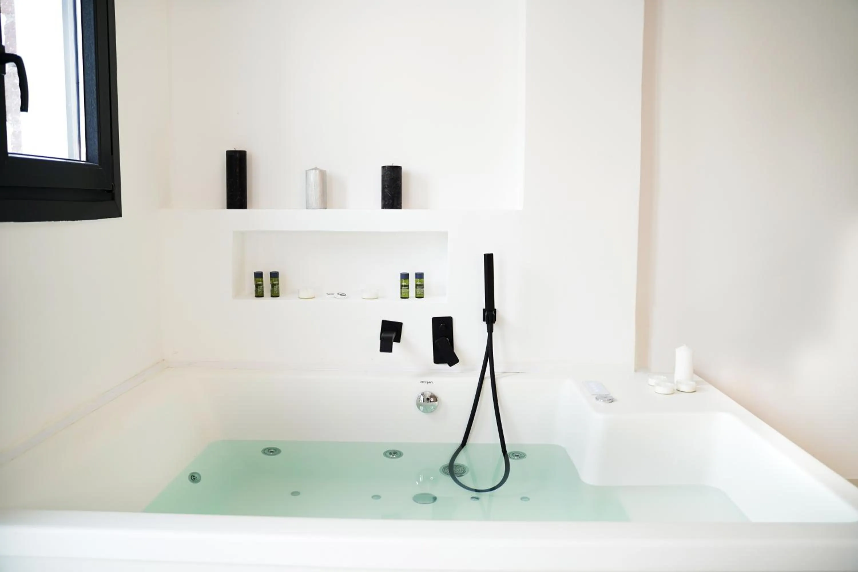 Hot Tub in King's Suites