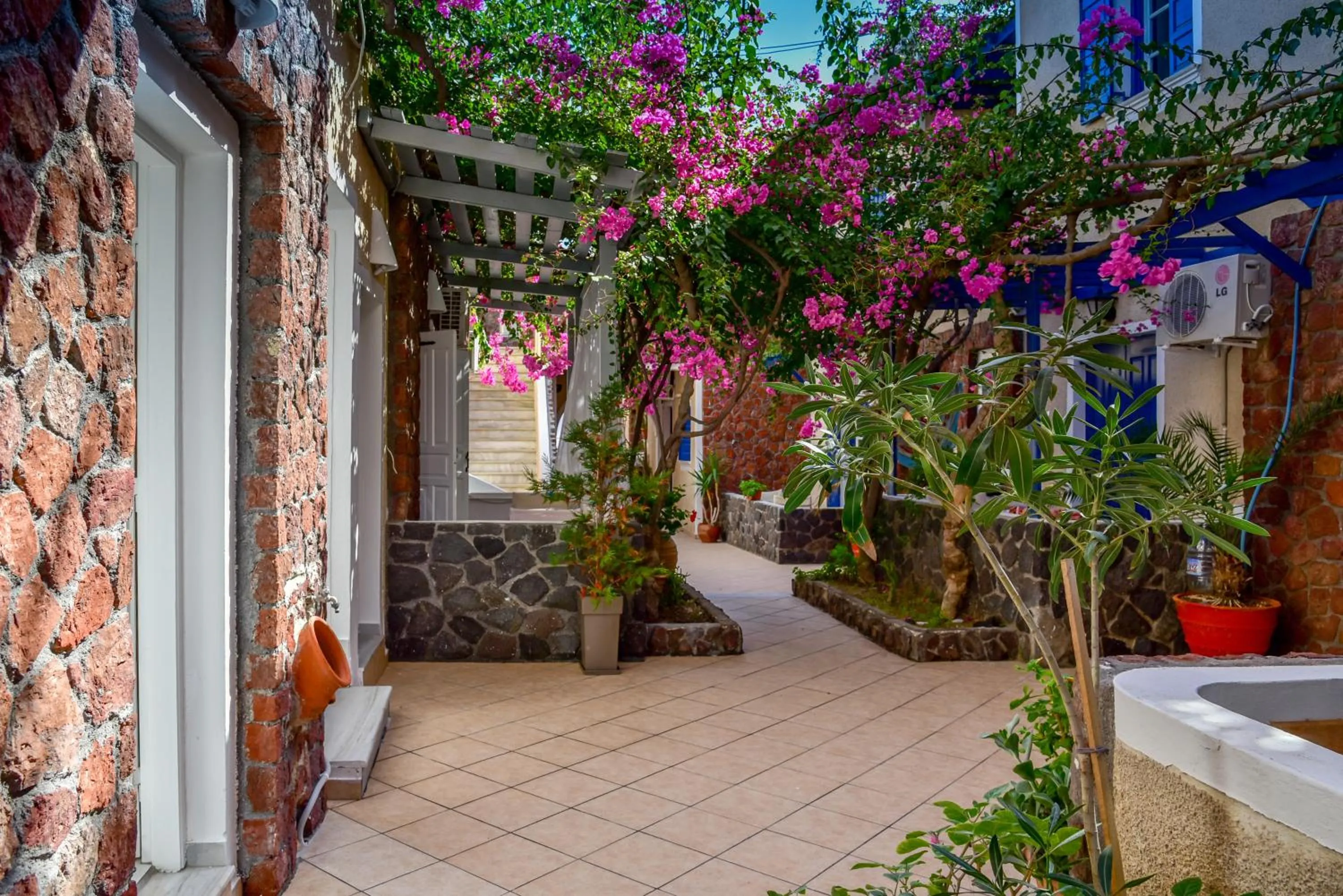 Lounge or bar in King's Suites