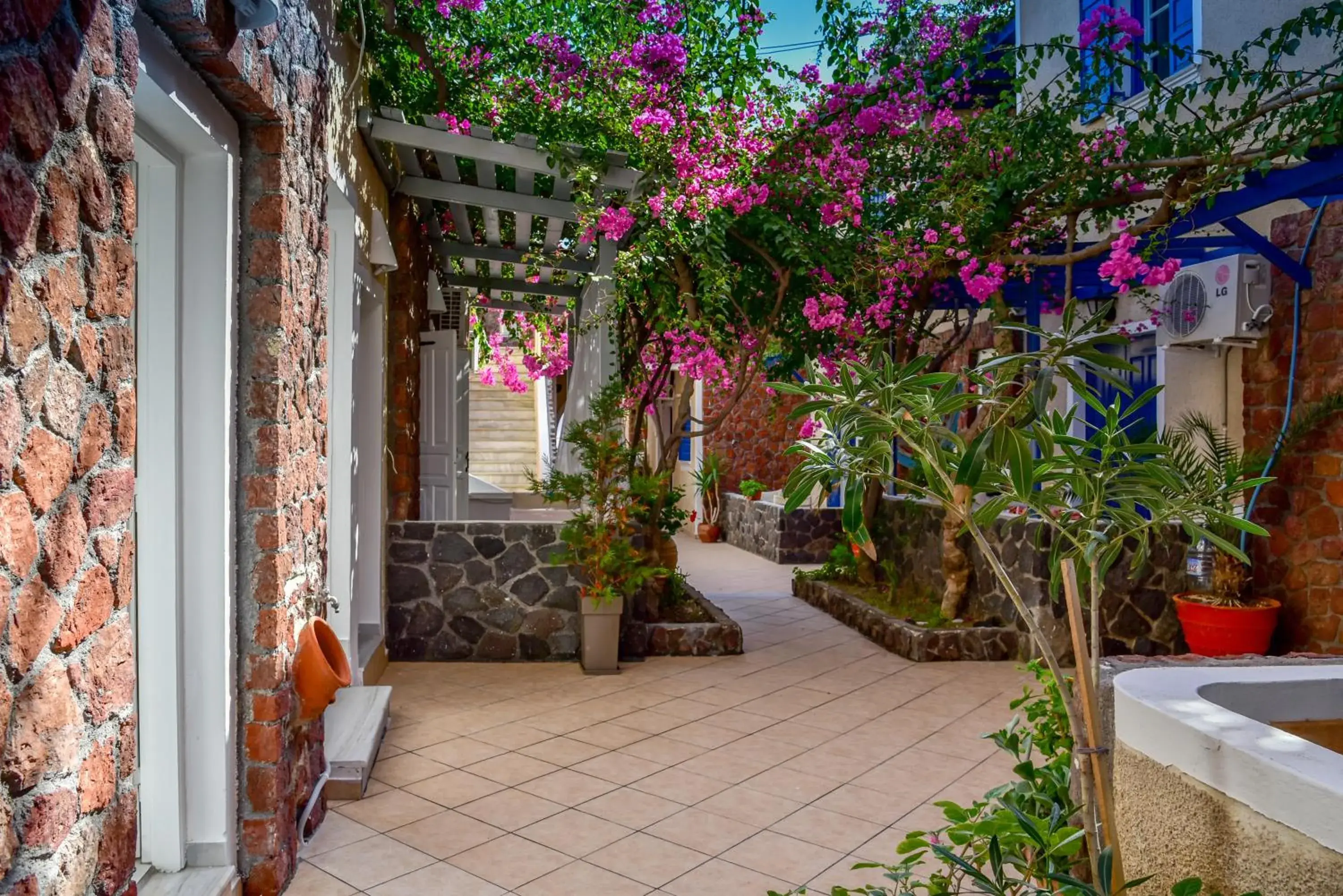 Lounge or bar in King's Suites Lounge or bar in King's Suites