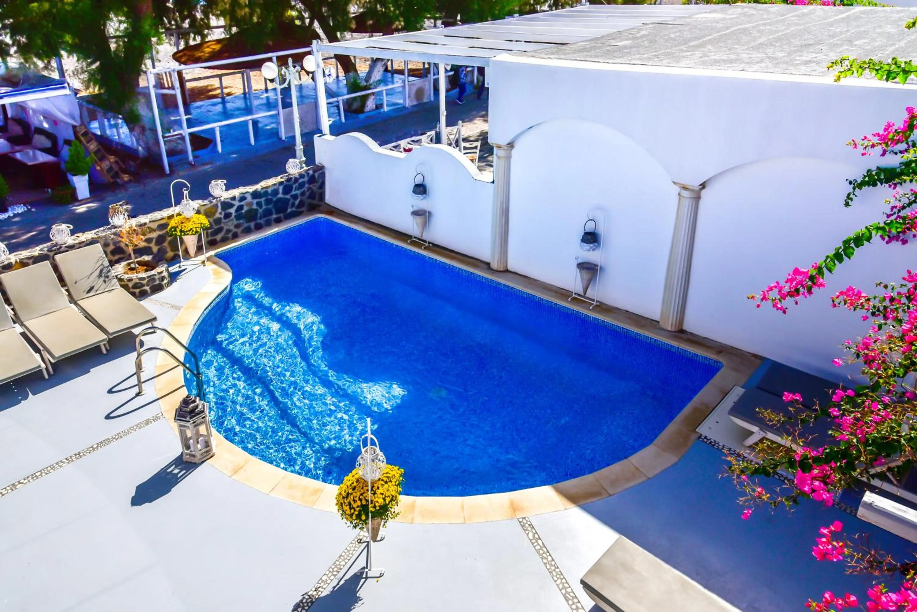 Swimming pool in King's Suites