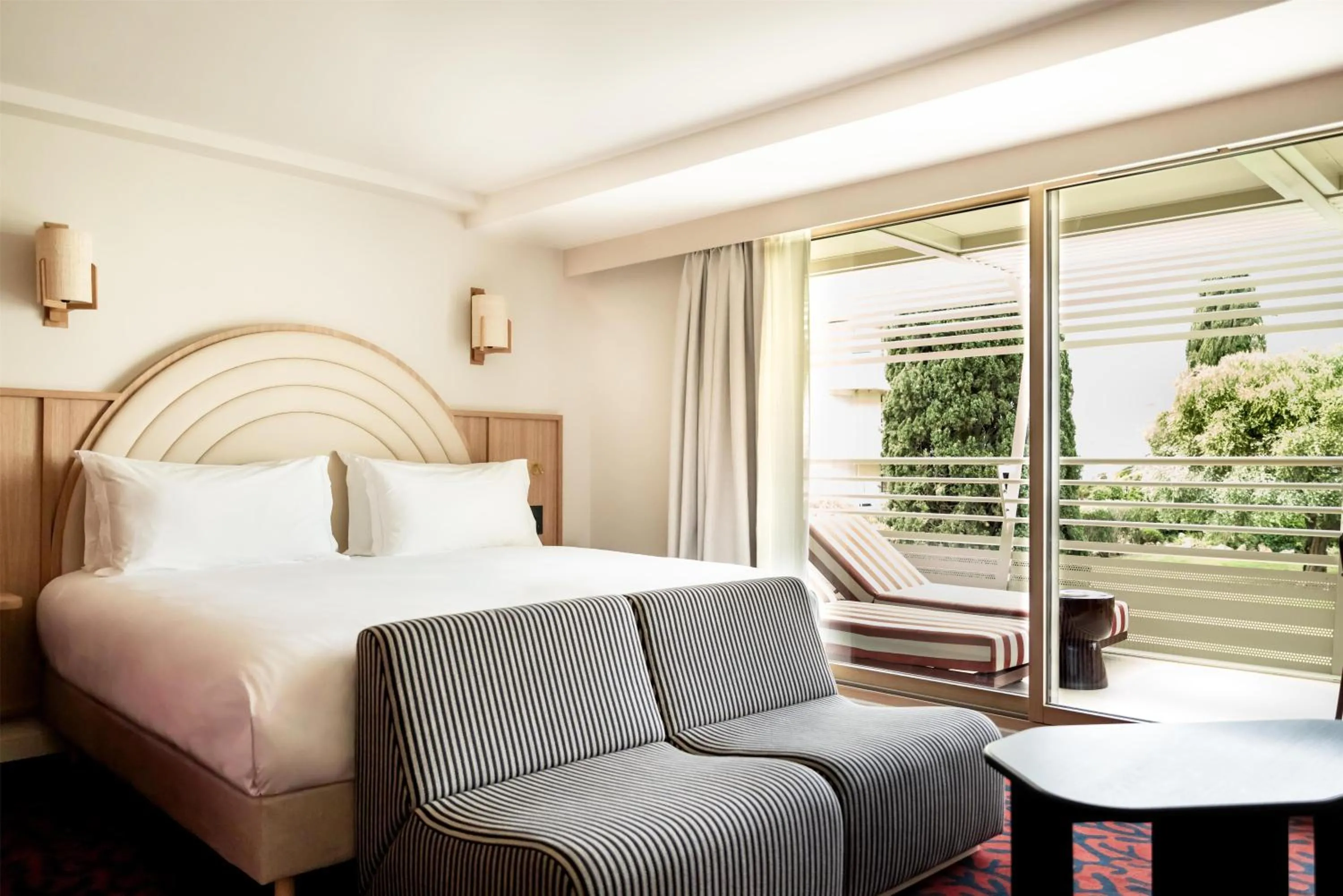 Hotel Ventura Saint-Tropez, Tapestry Collection By Hilton