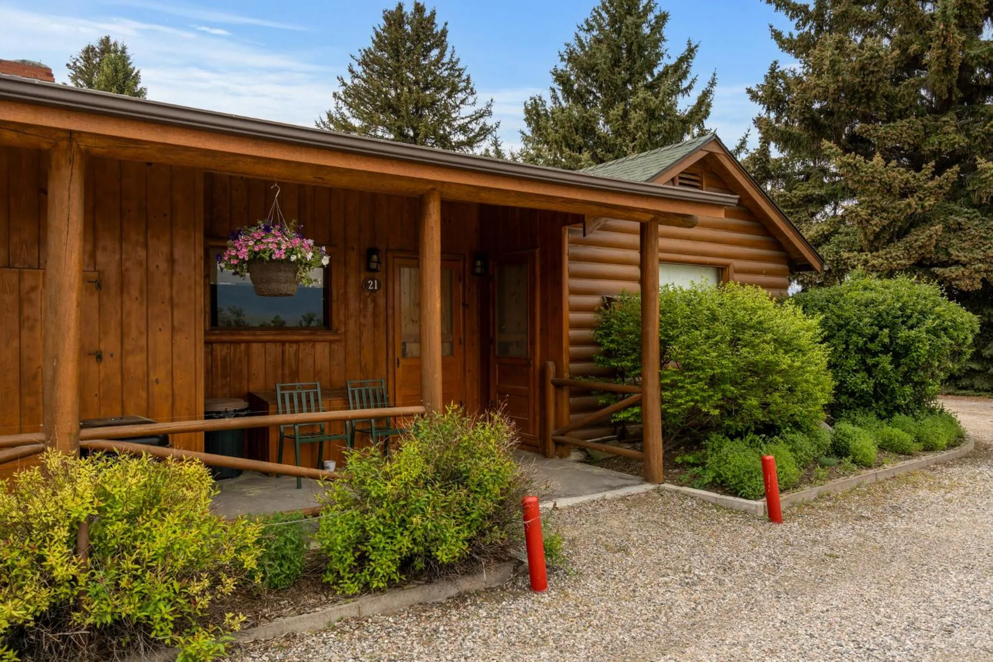 Property building in El Western Cabins & Lodges