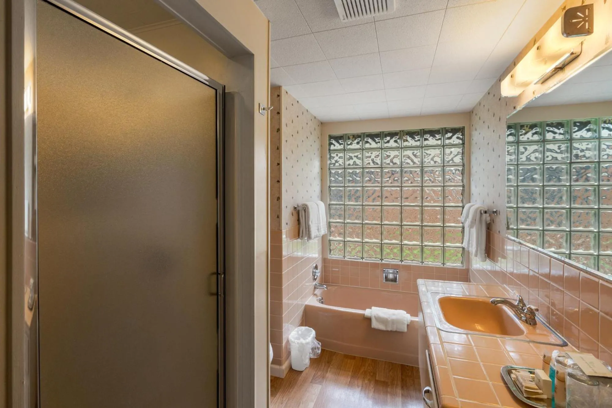 Shower in El Western Cabins & Lodges
