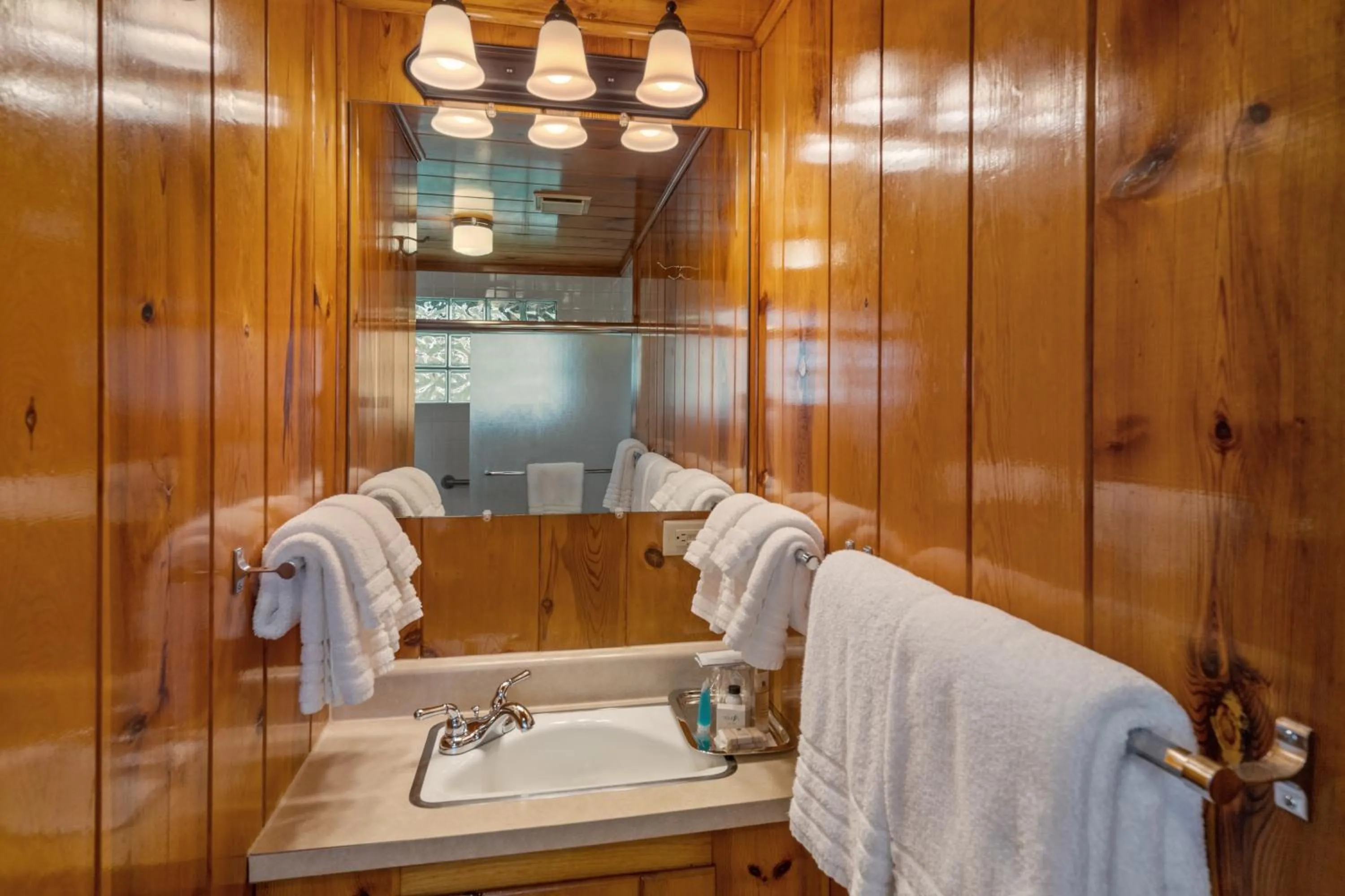 Bathroom in El Western Cabins & Lodges