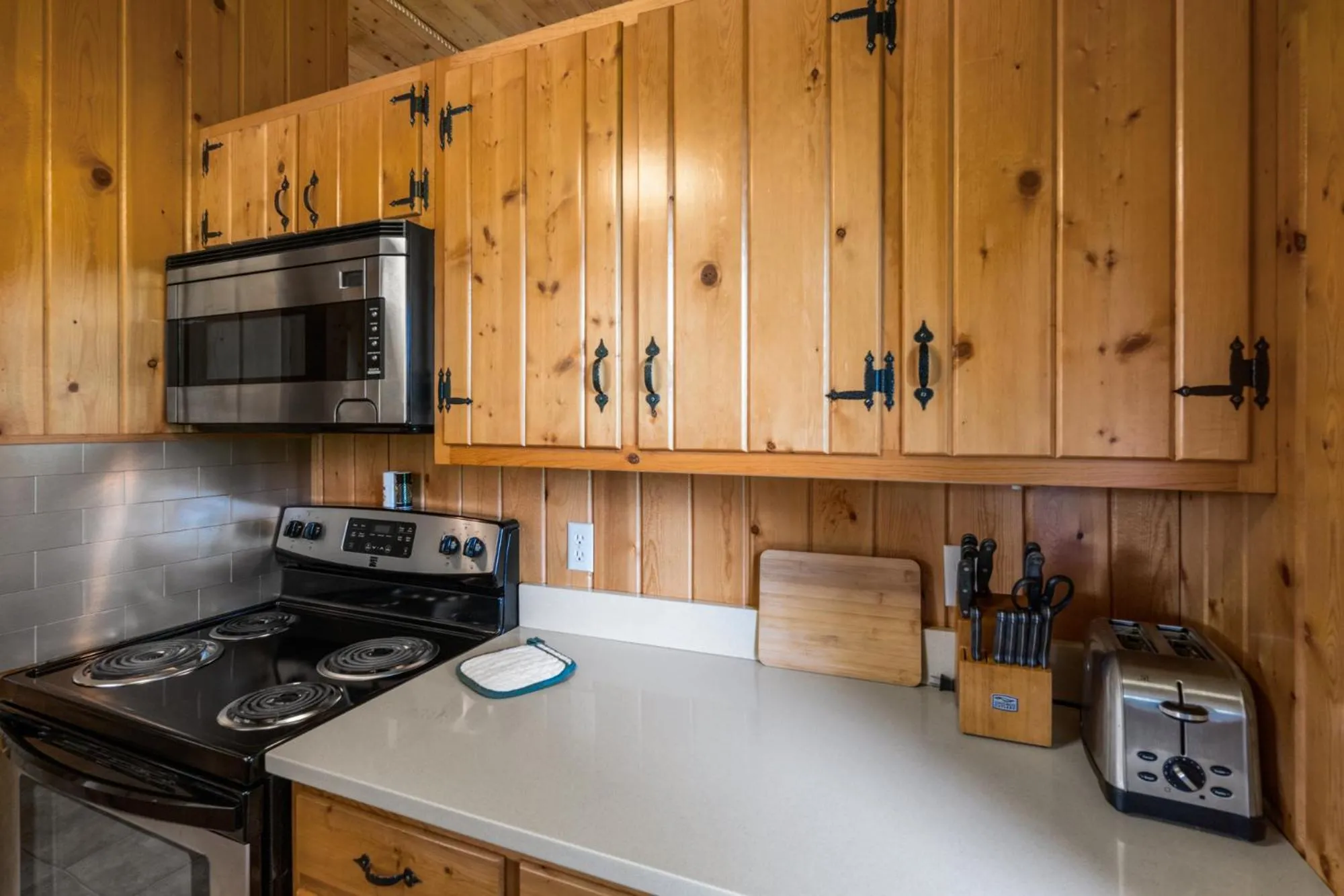 Kitchen or kitchenette in El Western Cabins & Lodges