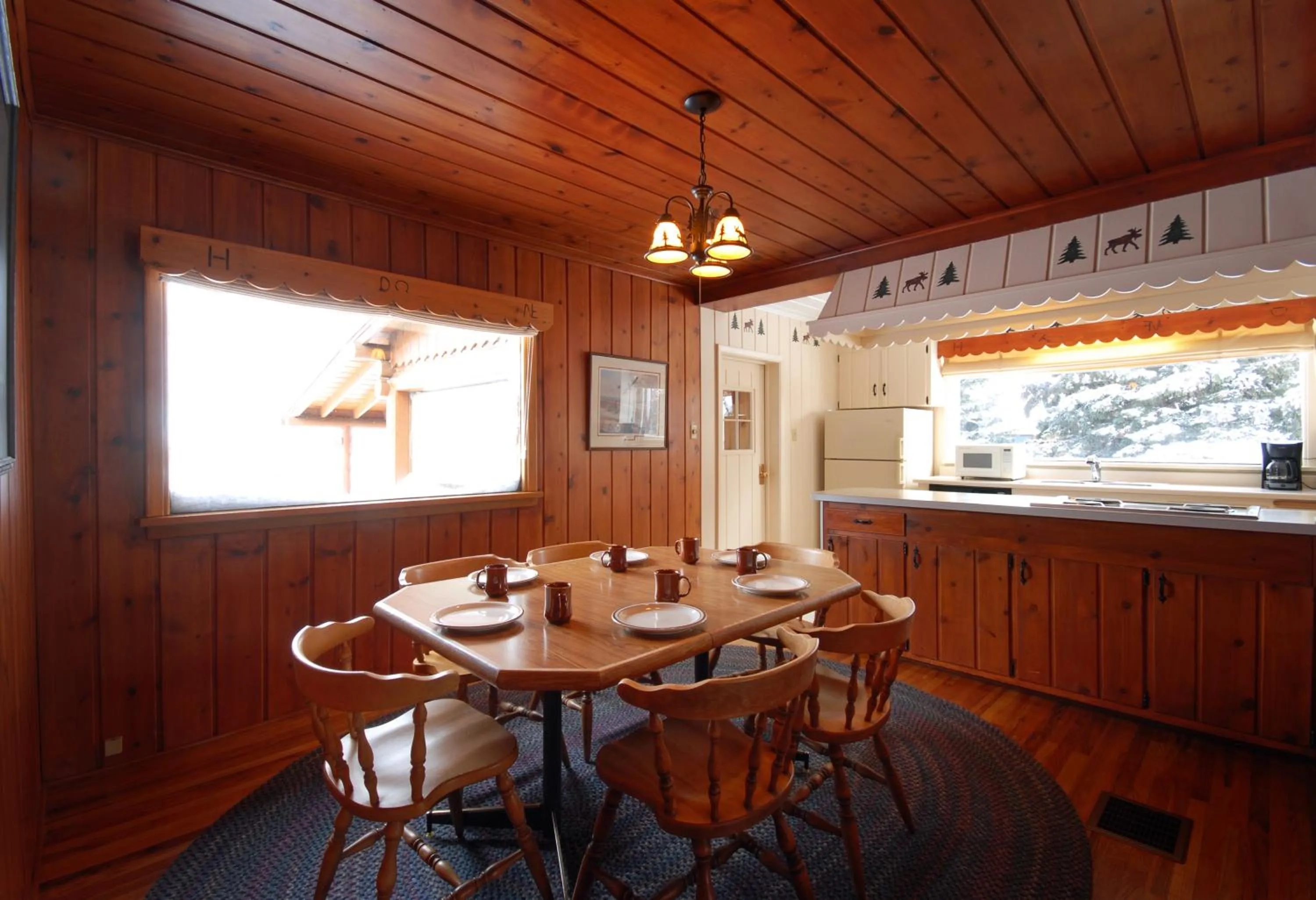Kitchen or kitchenette in El Western Cabins & Lodges