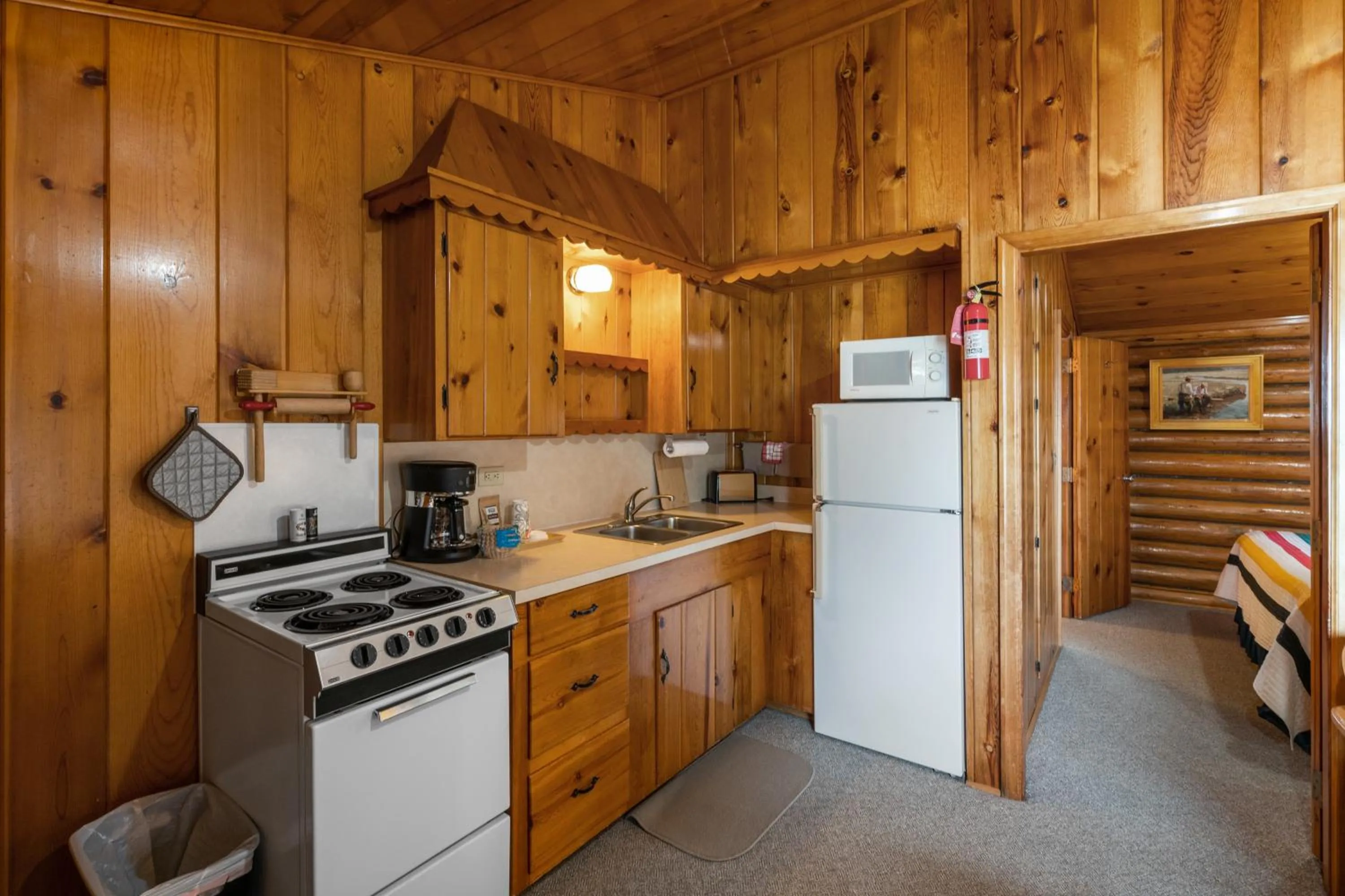 Coffee/tea facilities in El Western Cabins & Lodges