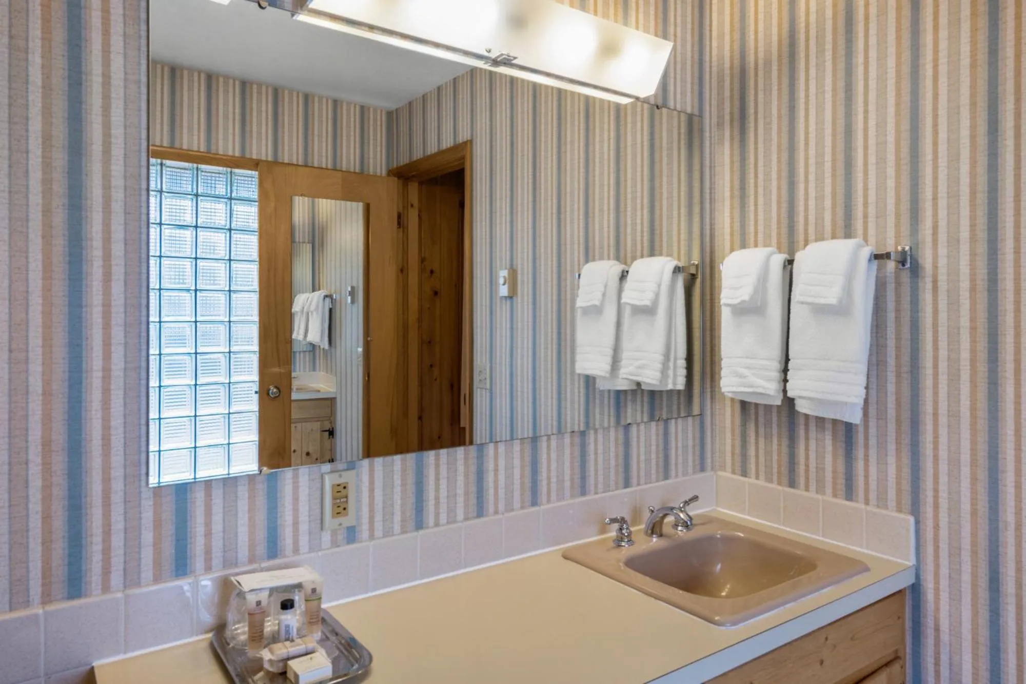 Bathroom in El Western Cabins & Lodges