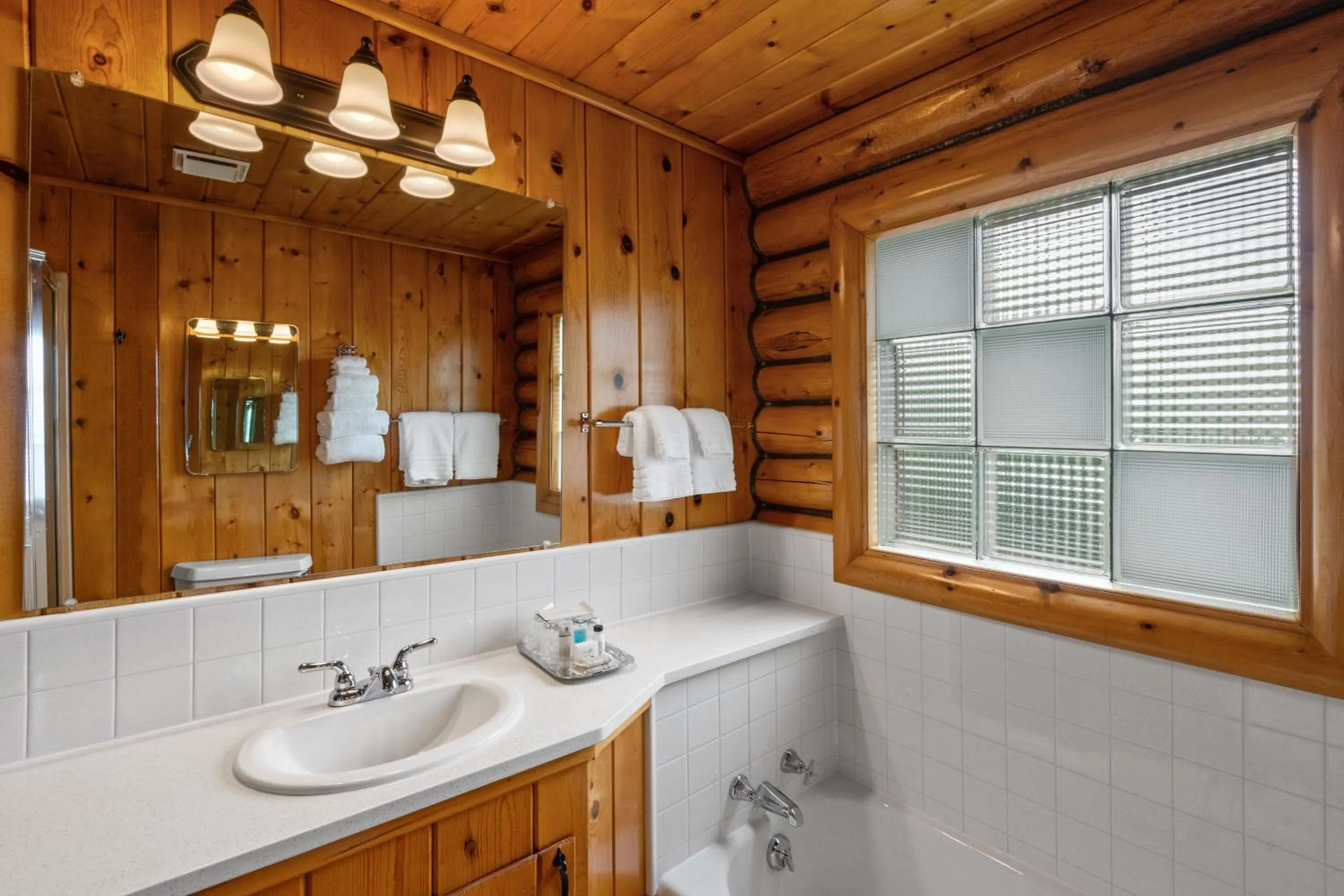 Bathroom in El Western Cabins & Lodges