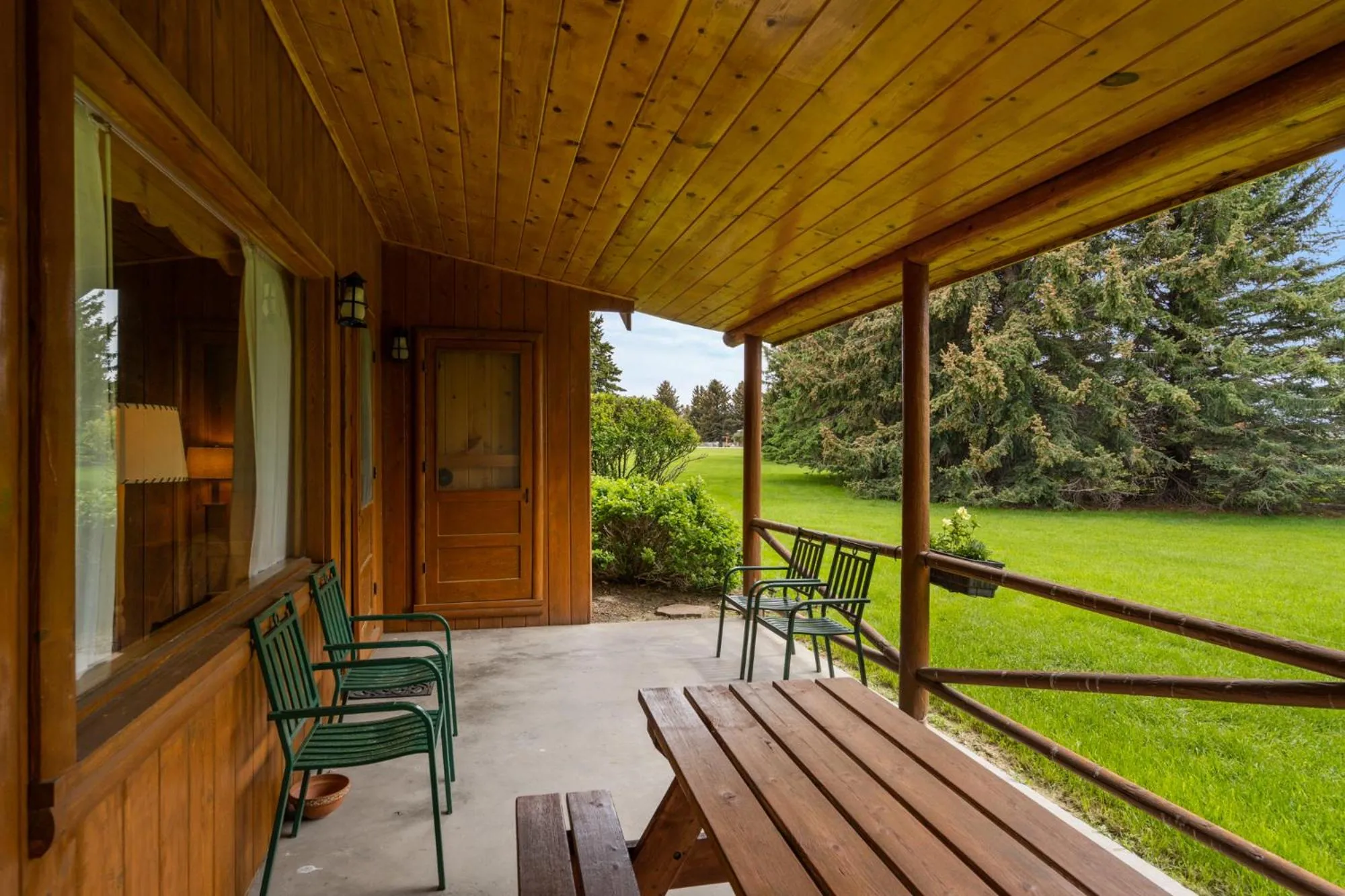 Patio in El Western Cabins & Lodges