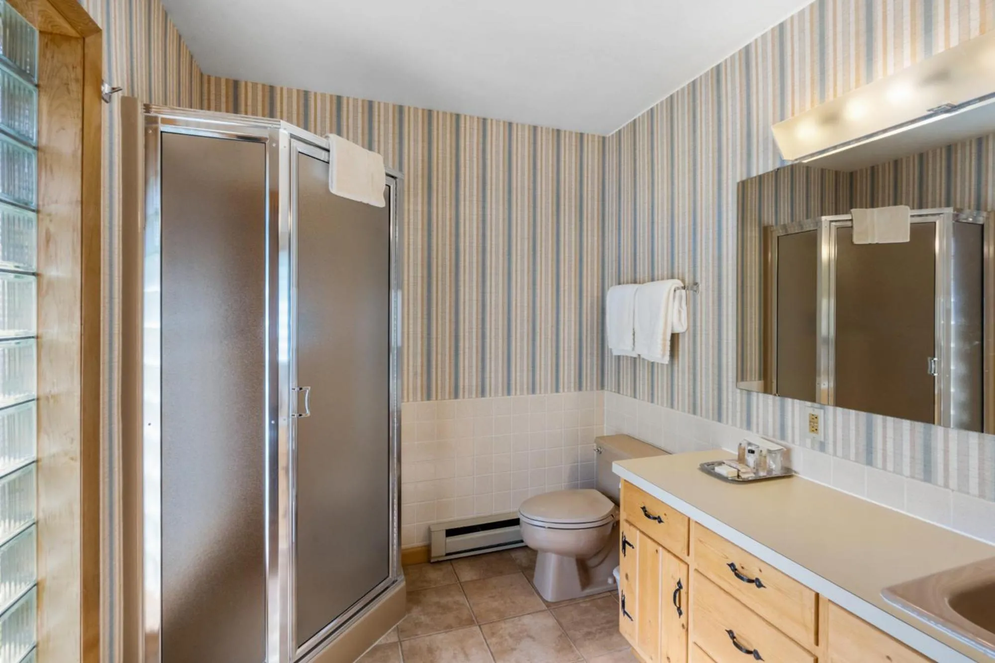 Shower in El Western Cabins & Lodges