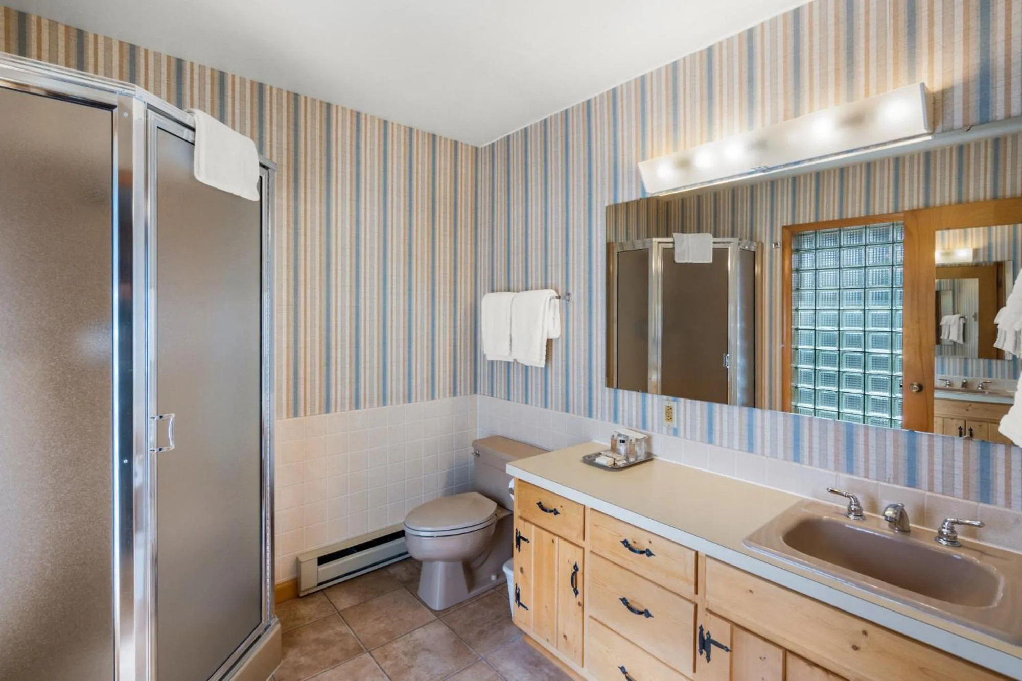 Shower in El Western Cabins & Lodges