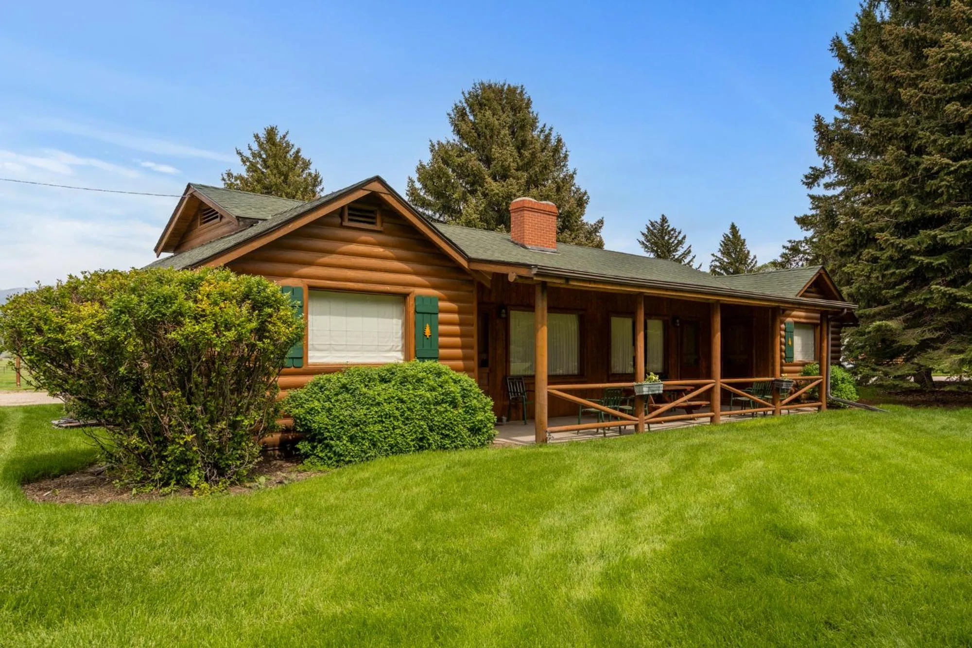 Property building in El Western Cabins & Lodges