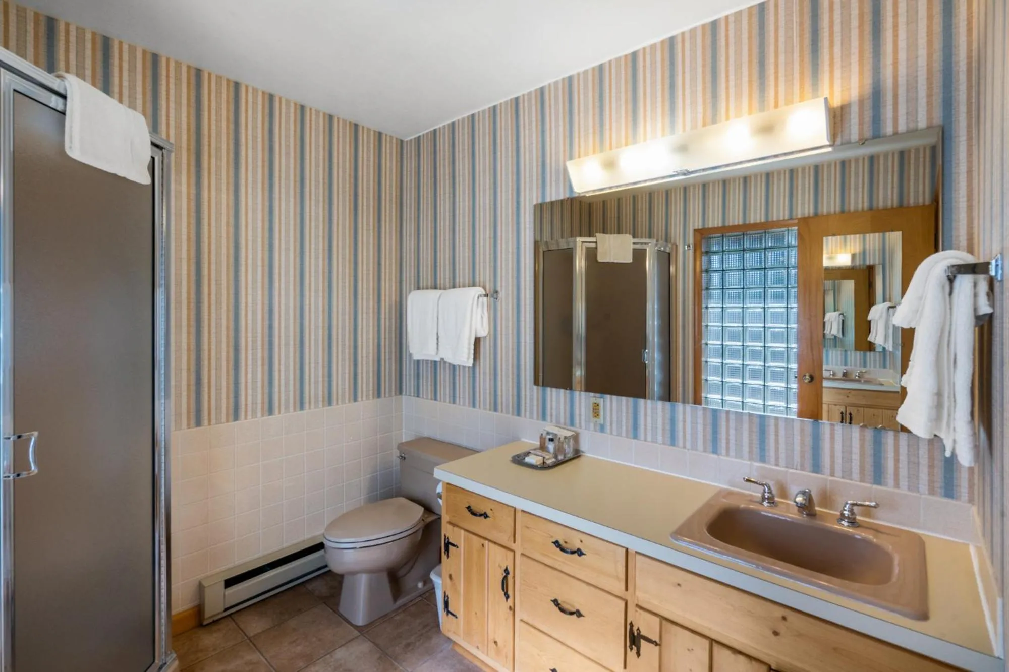 Shower in El Western Cabins & Lodges