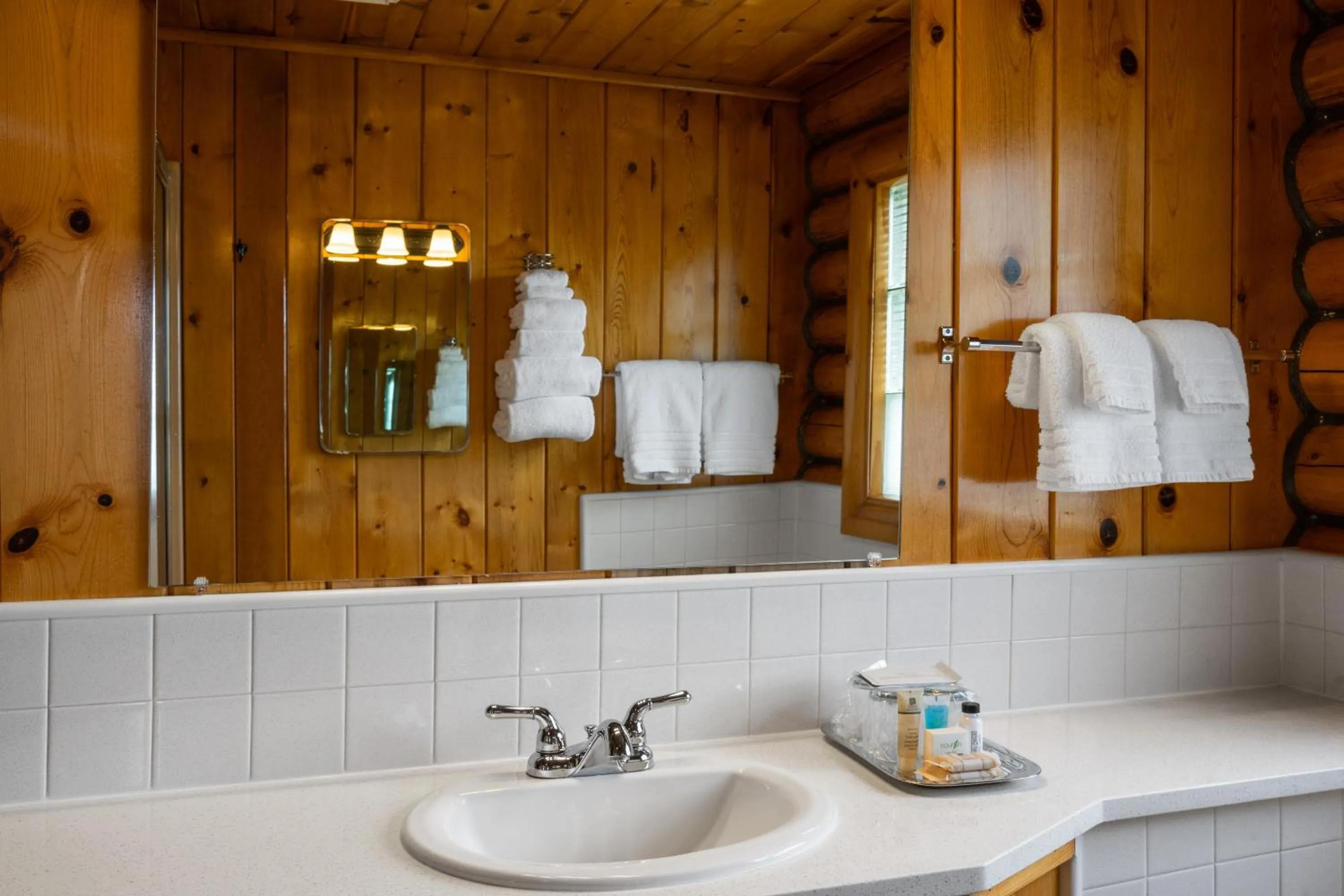 Bathroom in El Western Cabins & Lodges