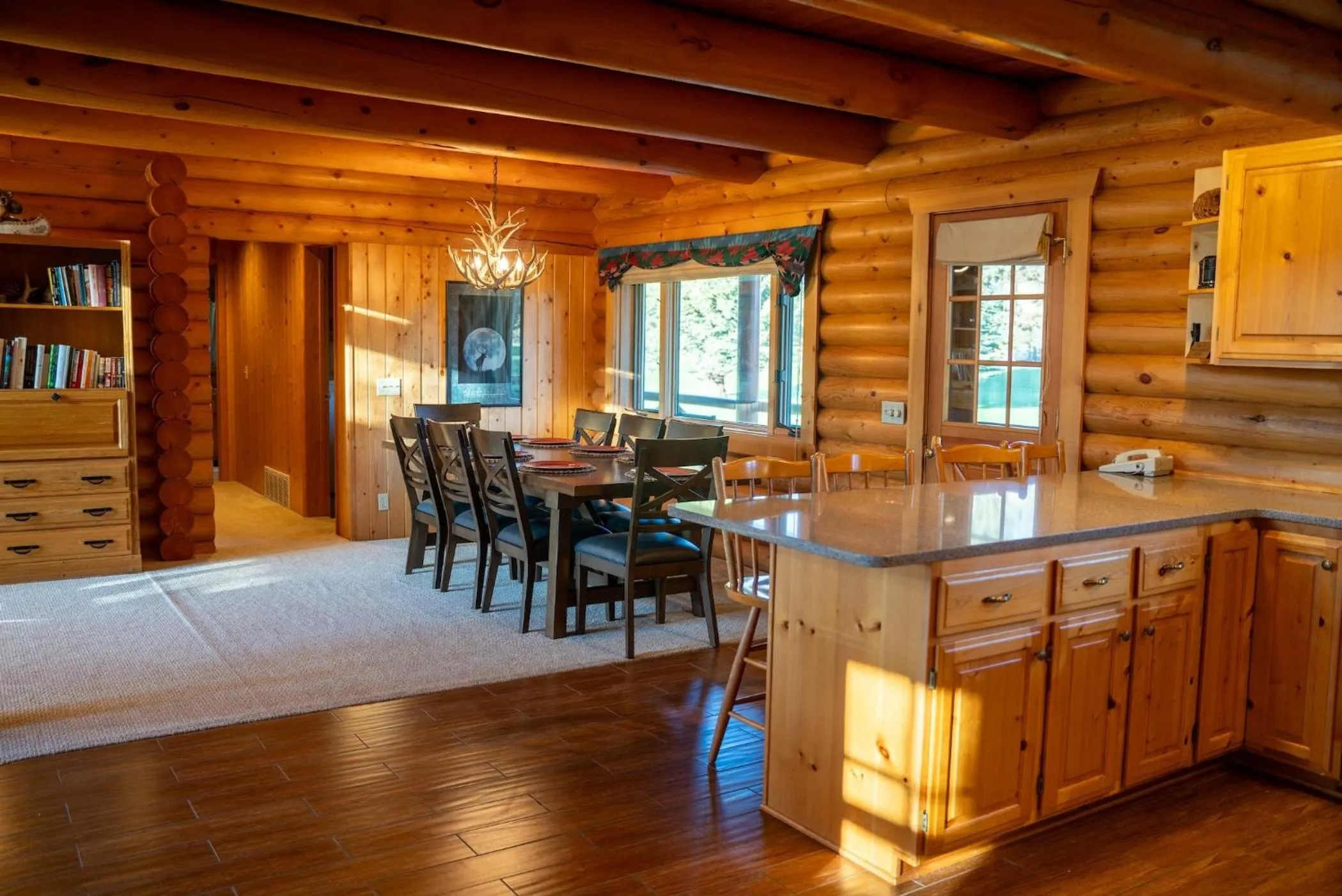 Dining area in El Western Cabins & Lodges