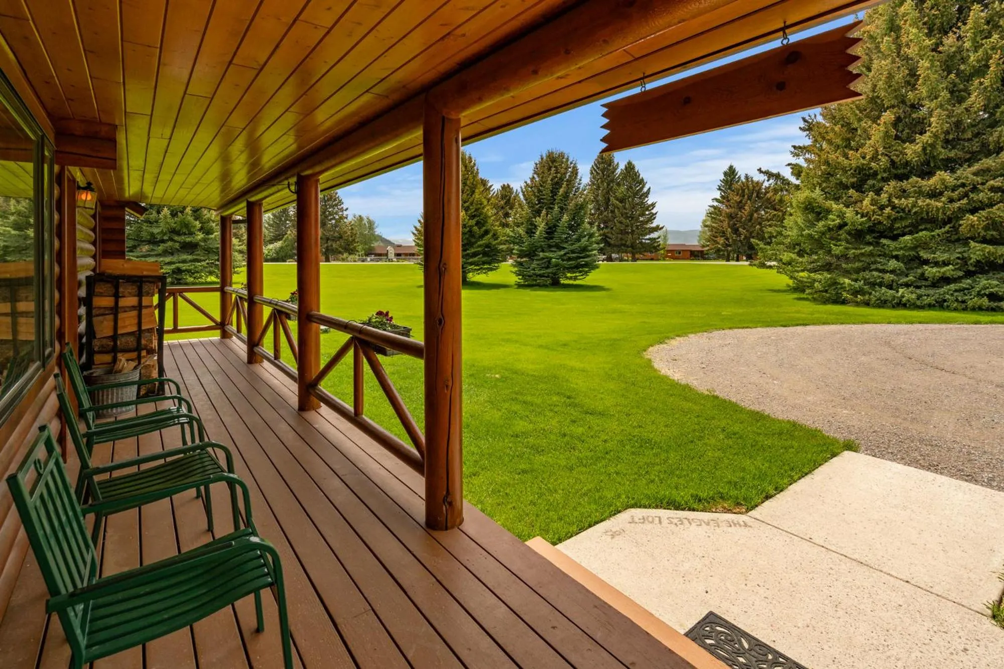 Patio in El Western Cabins & Lodges