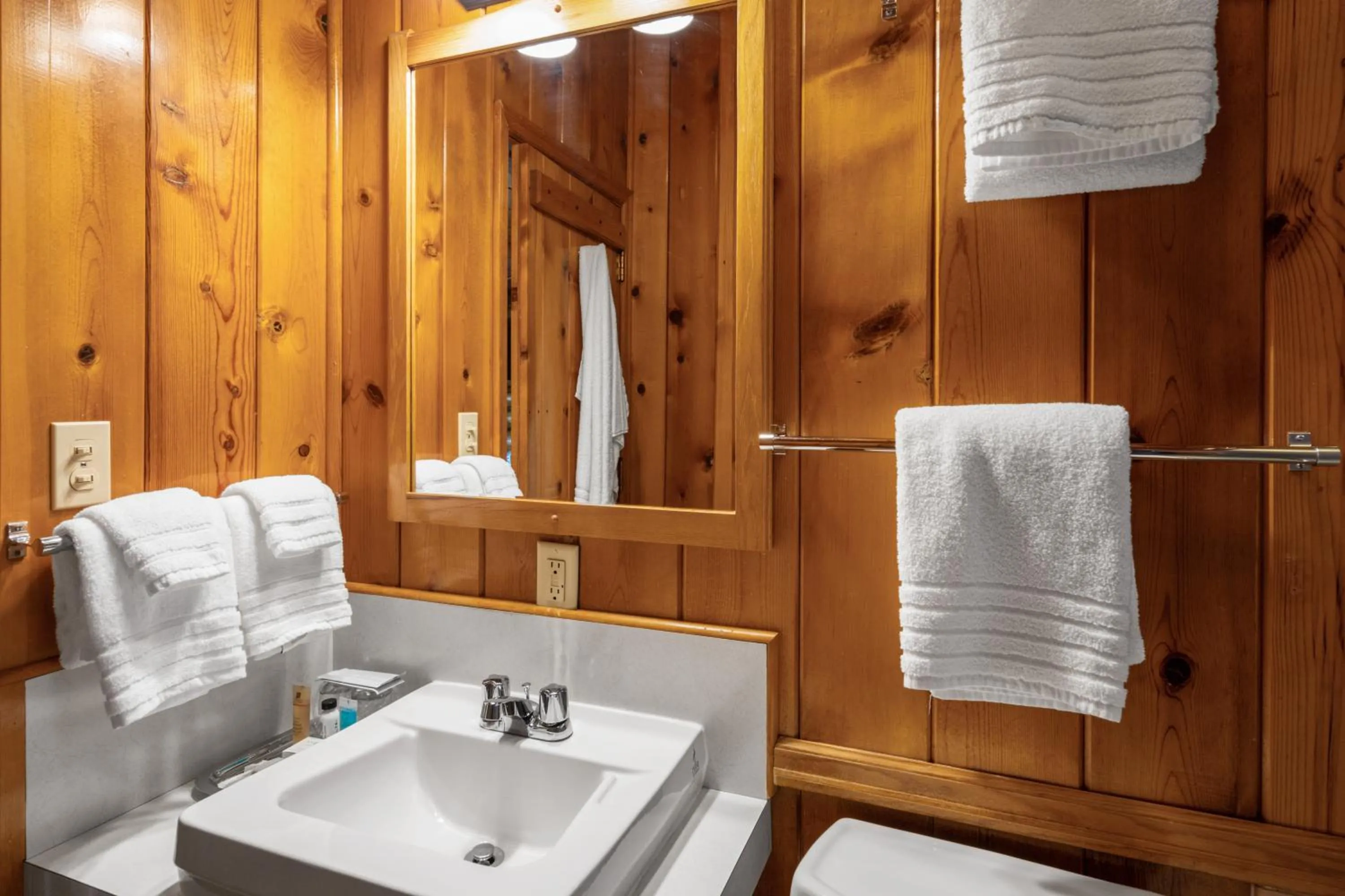 Bathroom in El Western Cabins & Lodges