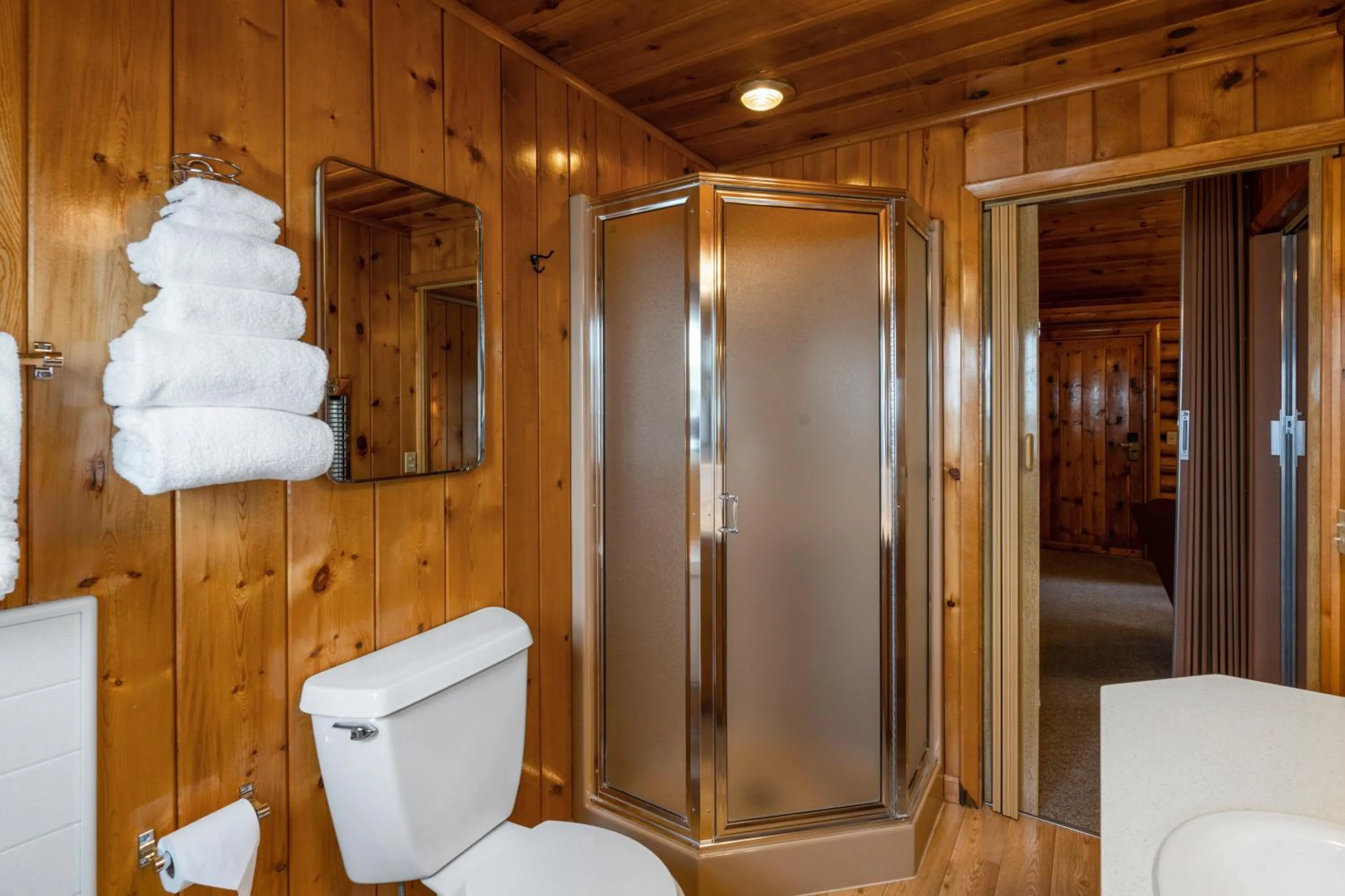 Shower in El Western Cabins & Lodges