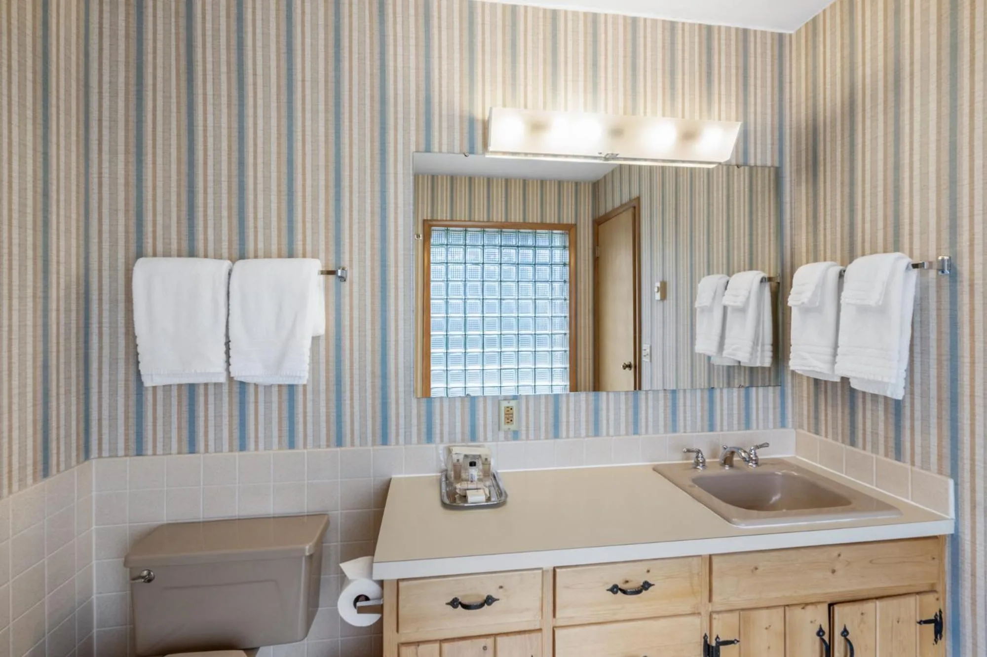 Toilet in El Western Cabins & Lodges