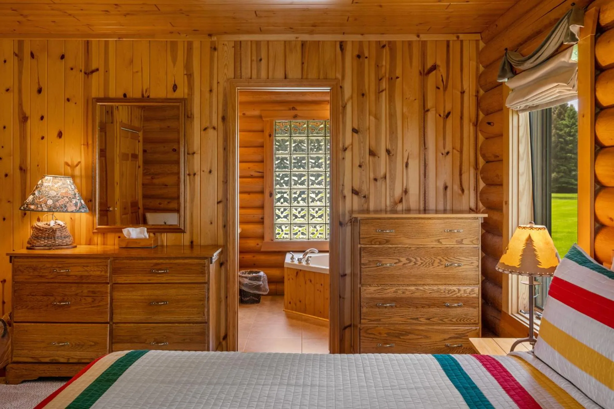 Bedroom, Bed in El Western Cabins & Lodges