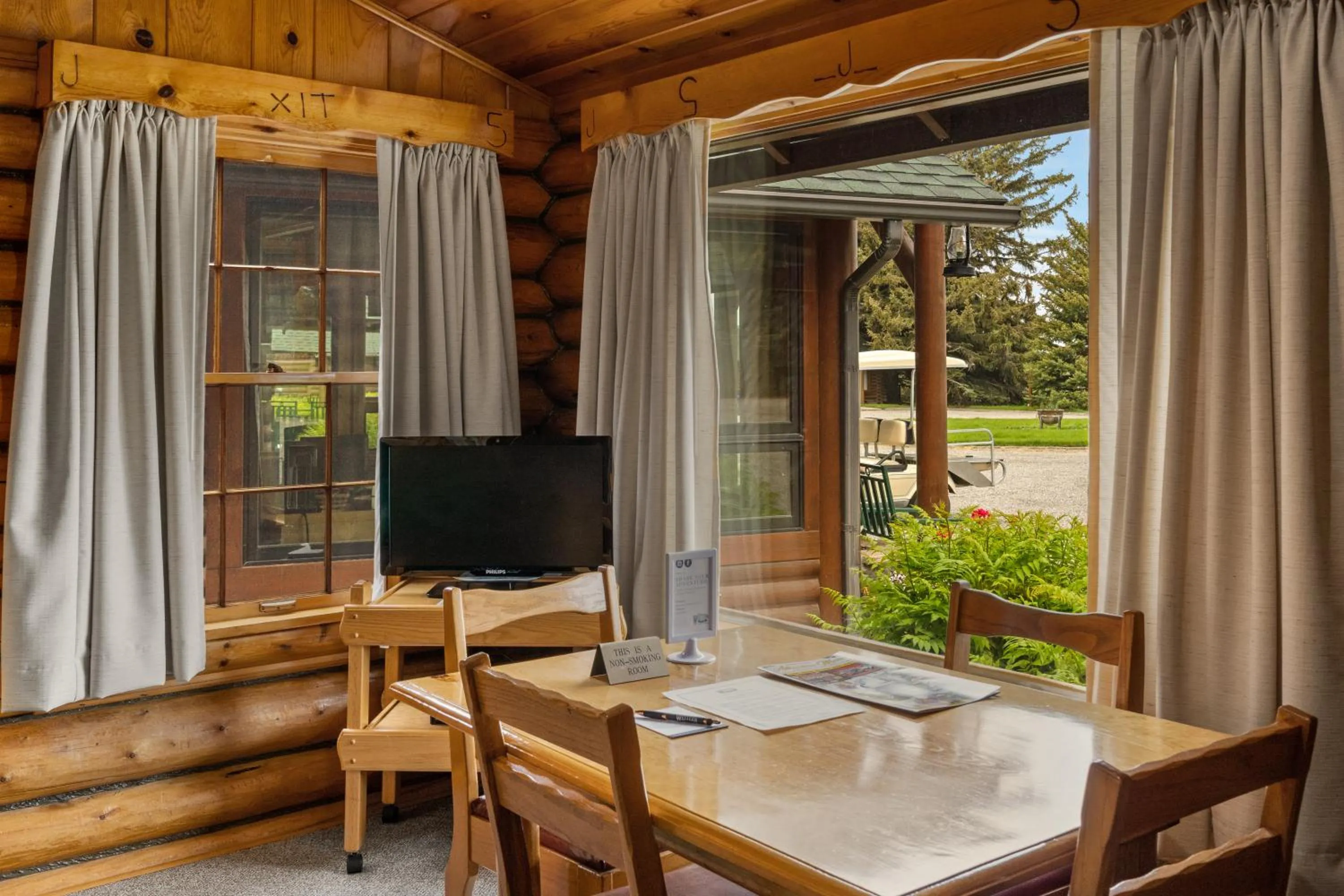 TV and multimedia in El Western Cabins & Lodges