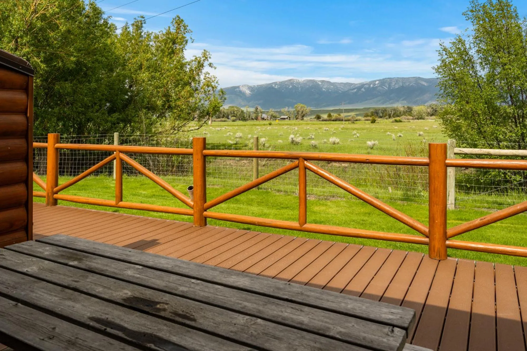Patio in El Western Cabins & Lodges