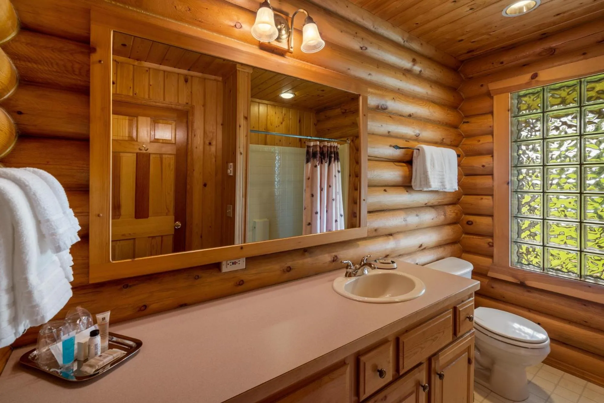 Toilet in El Western Cabins & Lodges