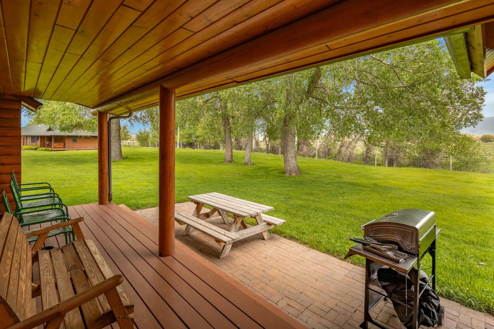 Patio in El Western Cabins & Lodges