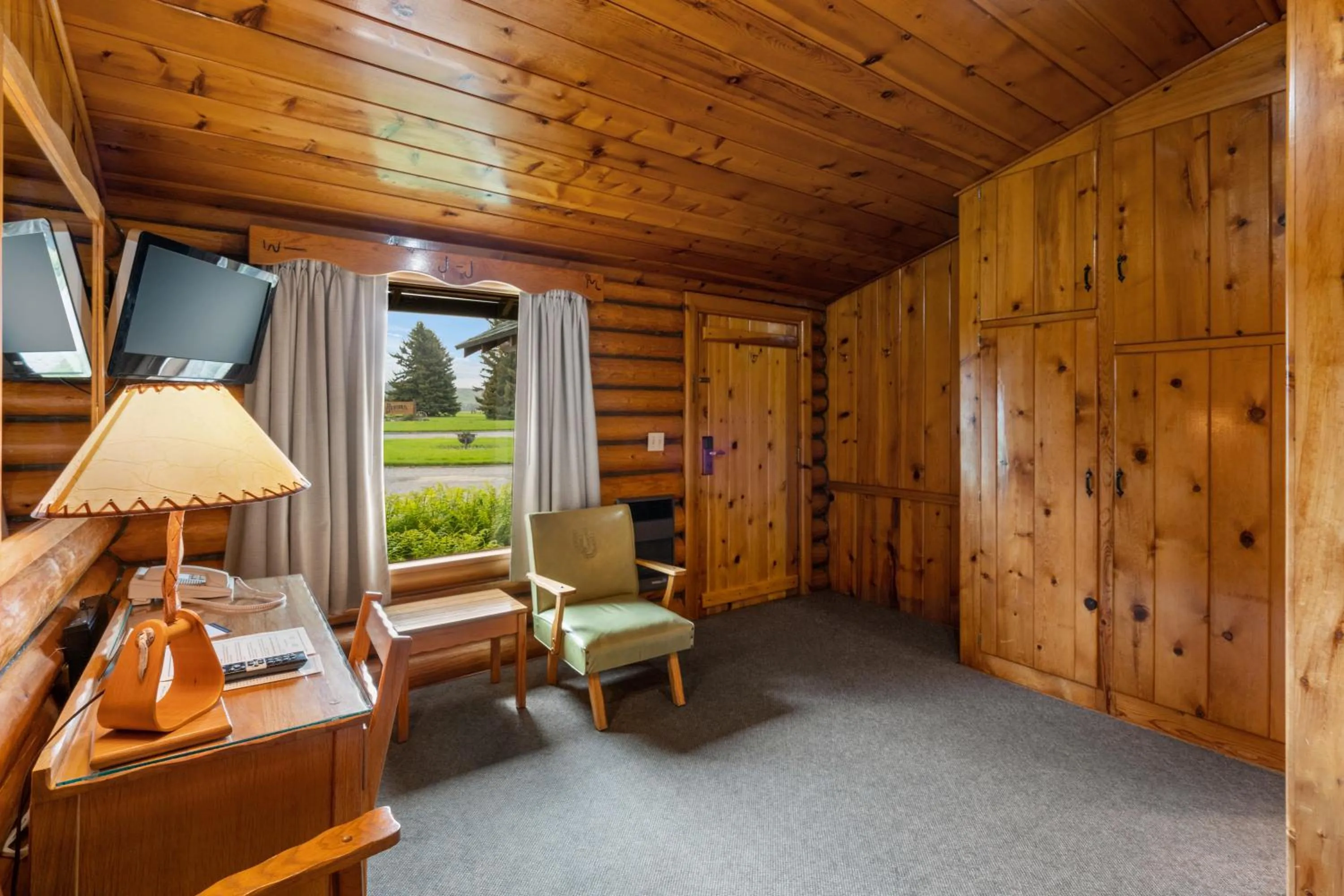 TV and multimedia in El Western Cabins & Lodges