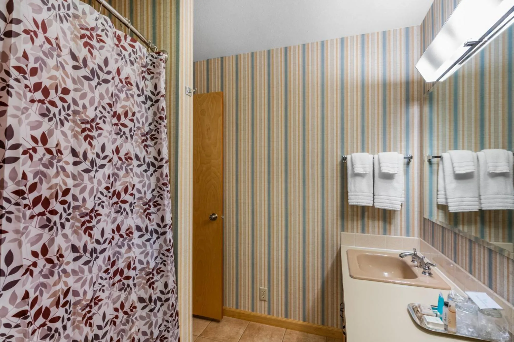 Shower in El Western Cabins & Lodges
