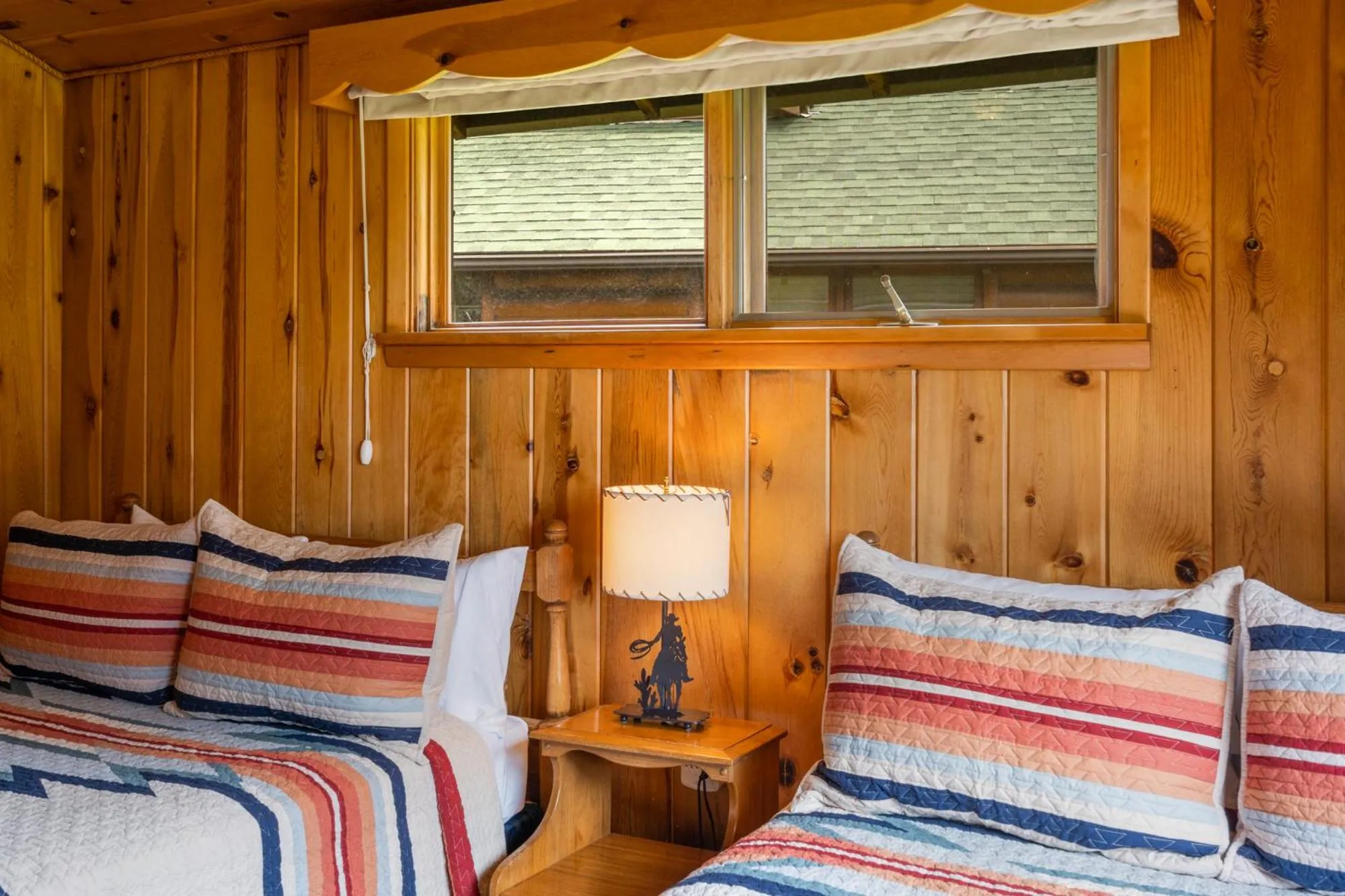 Bed in El Western Cabins & Lodges